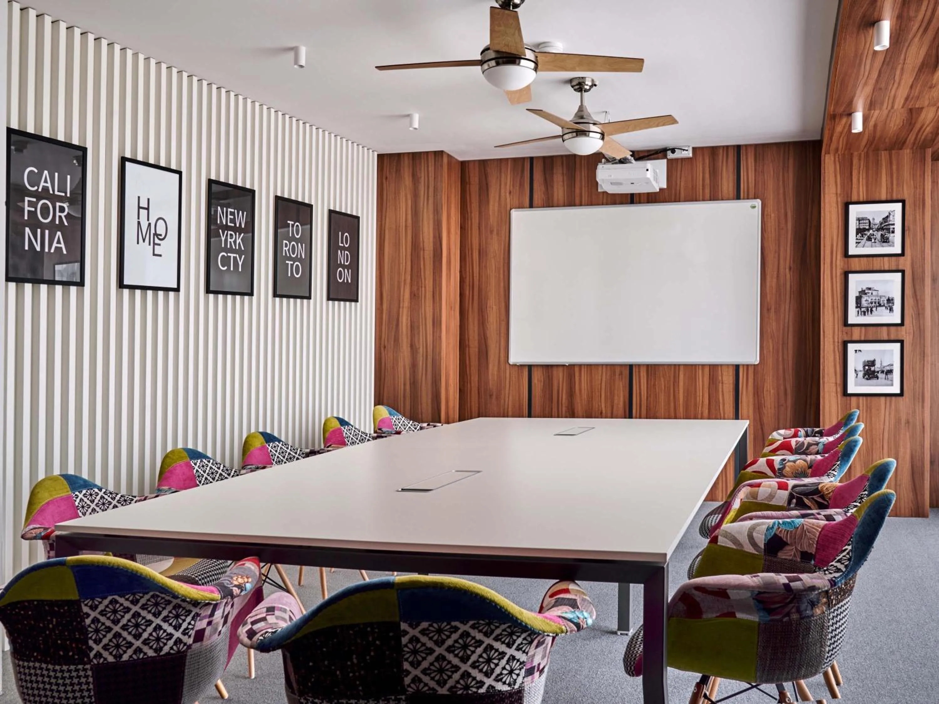 Meeting/conference room in ibis Styles Arad