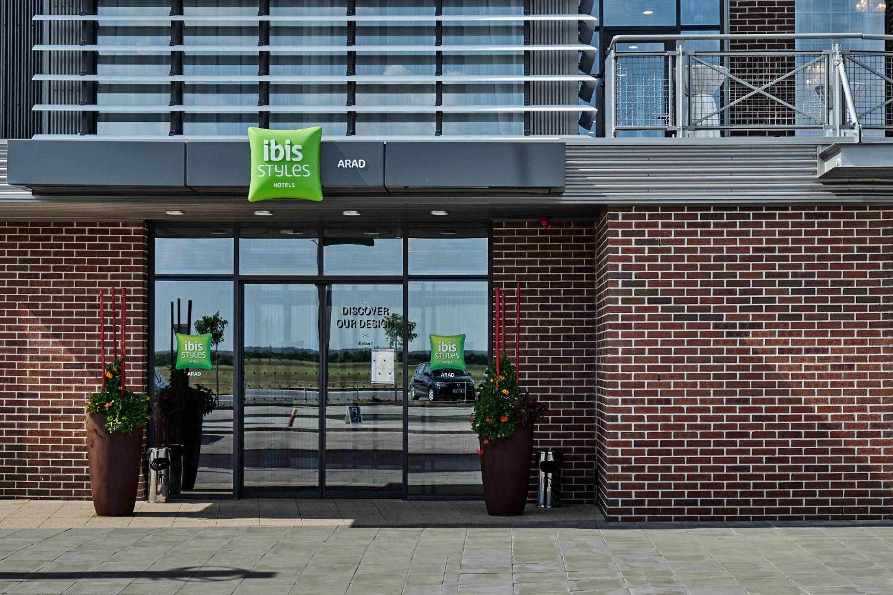 Facade/entrance in ibis Styles Arad