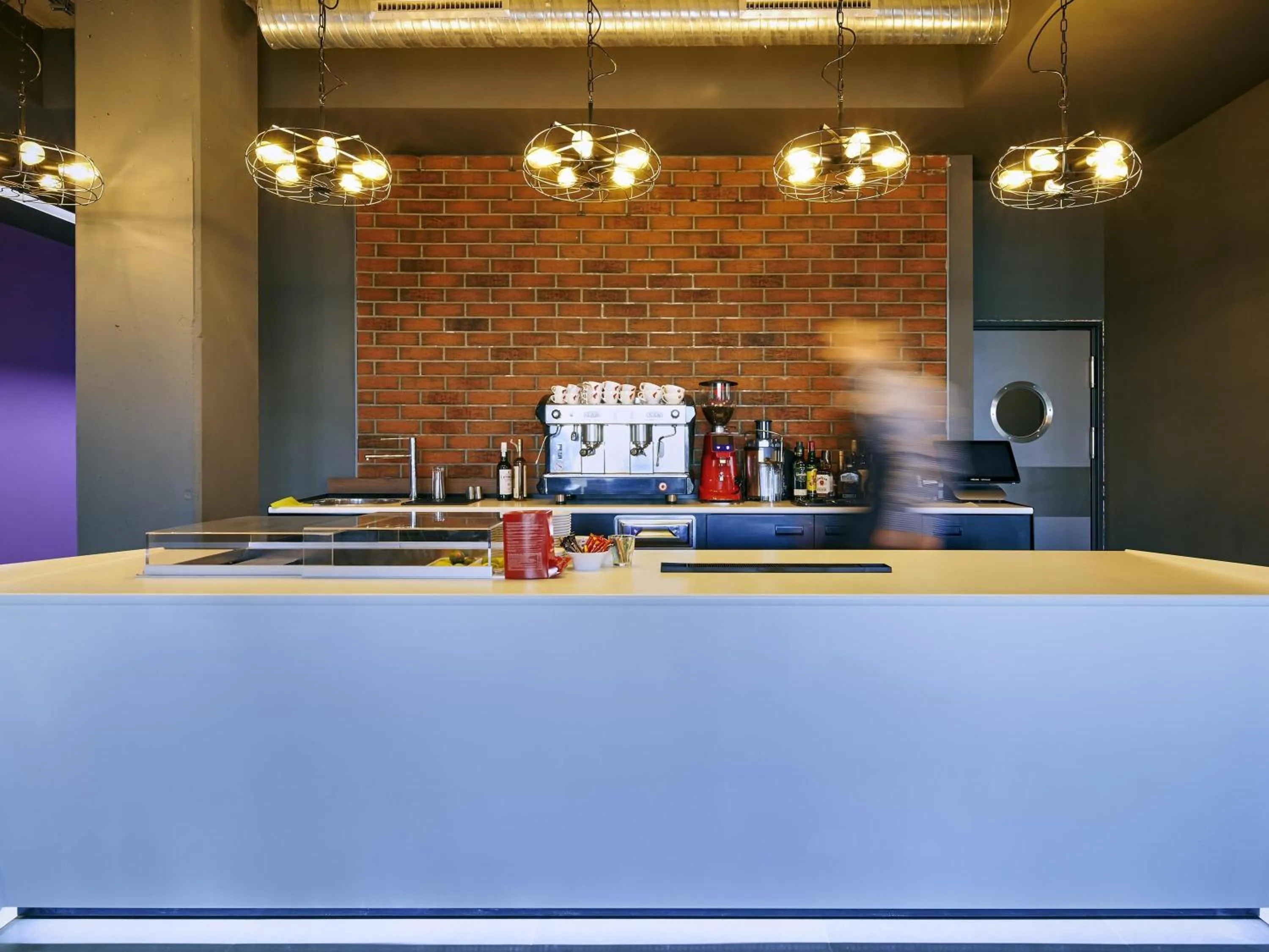 Lounge or bar in ibis Styles Arad