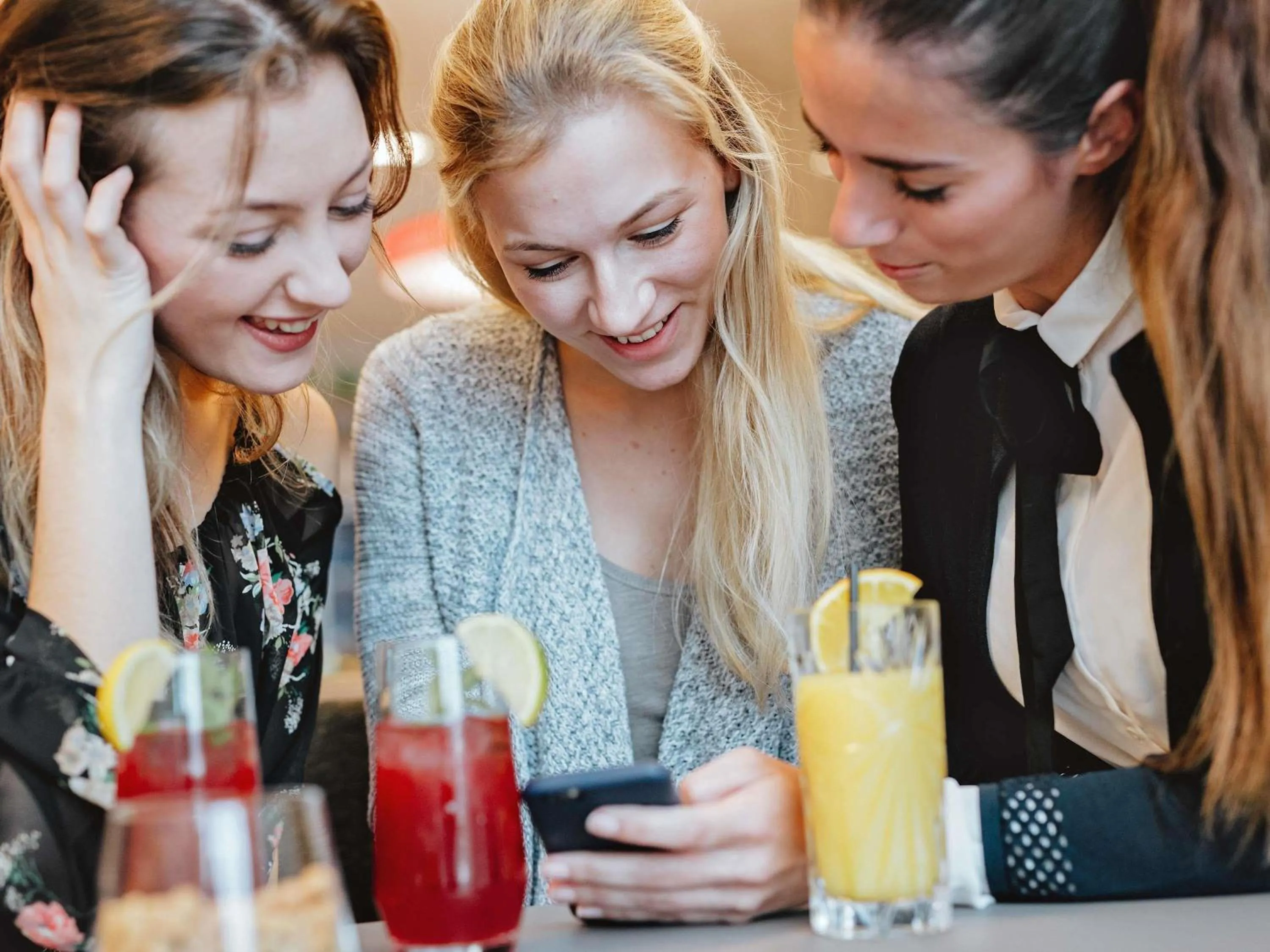 Lounge or bar in ibis Saint Germain en Laye Centre