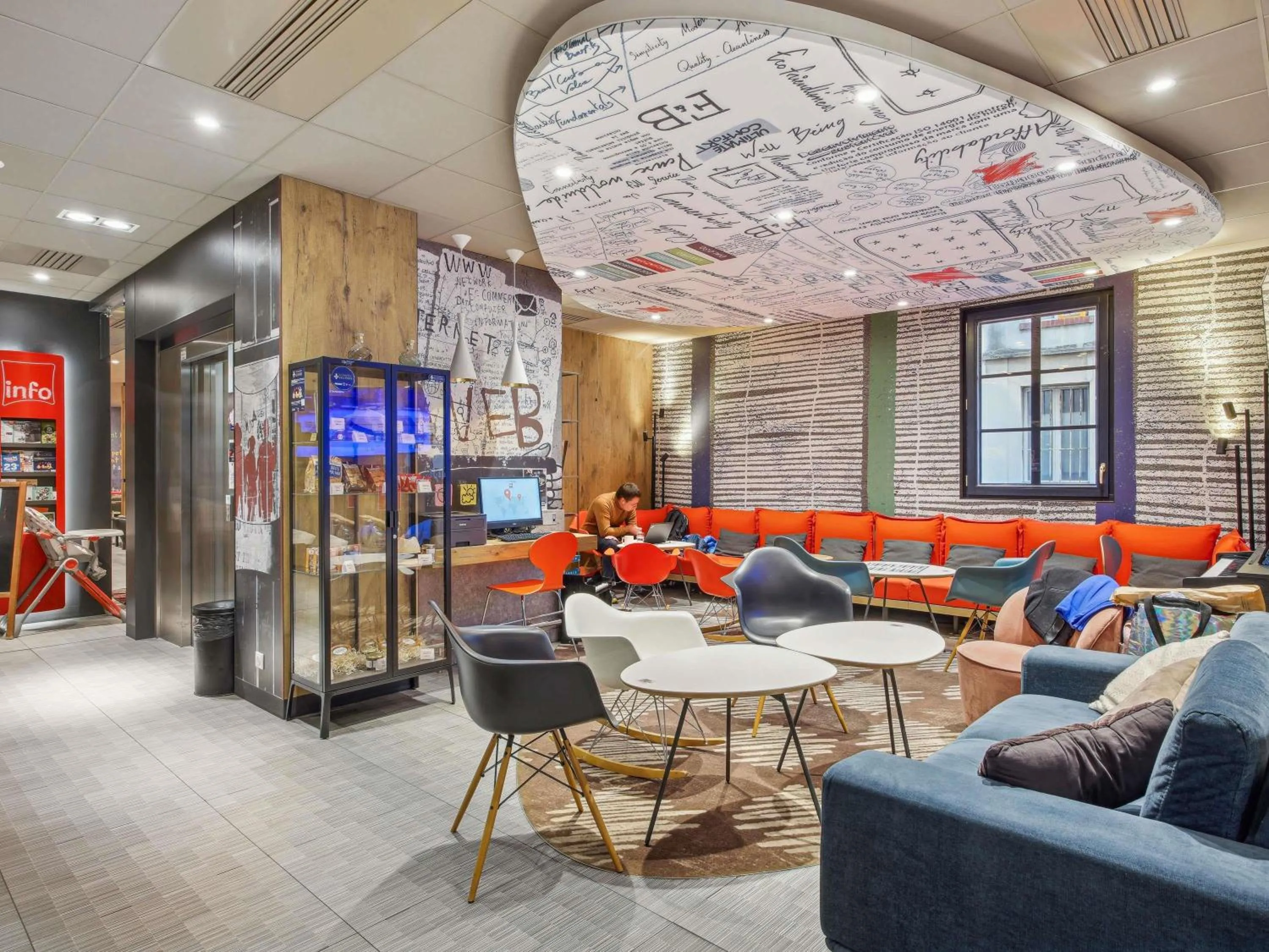 Property building in ibis Saint Germain en Laye Centre