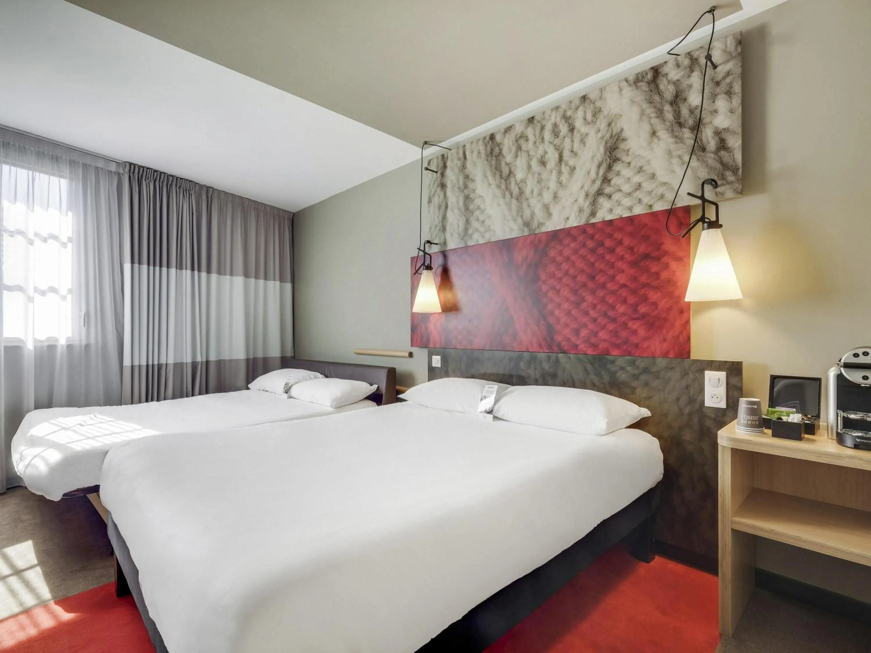 Bedroom, Bed in ibis Saint Germain en Laye Centre