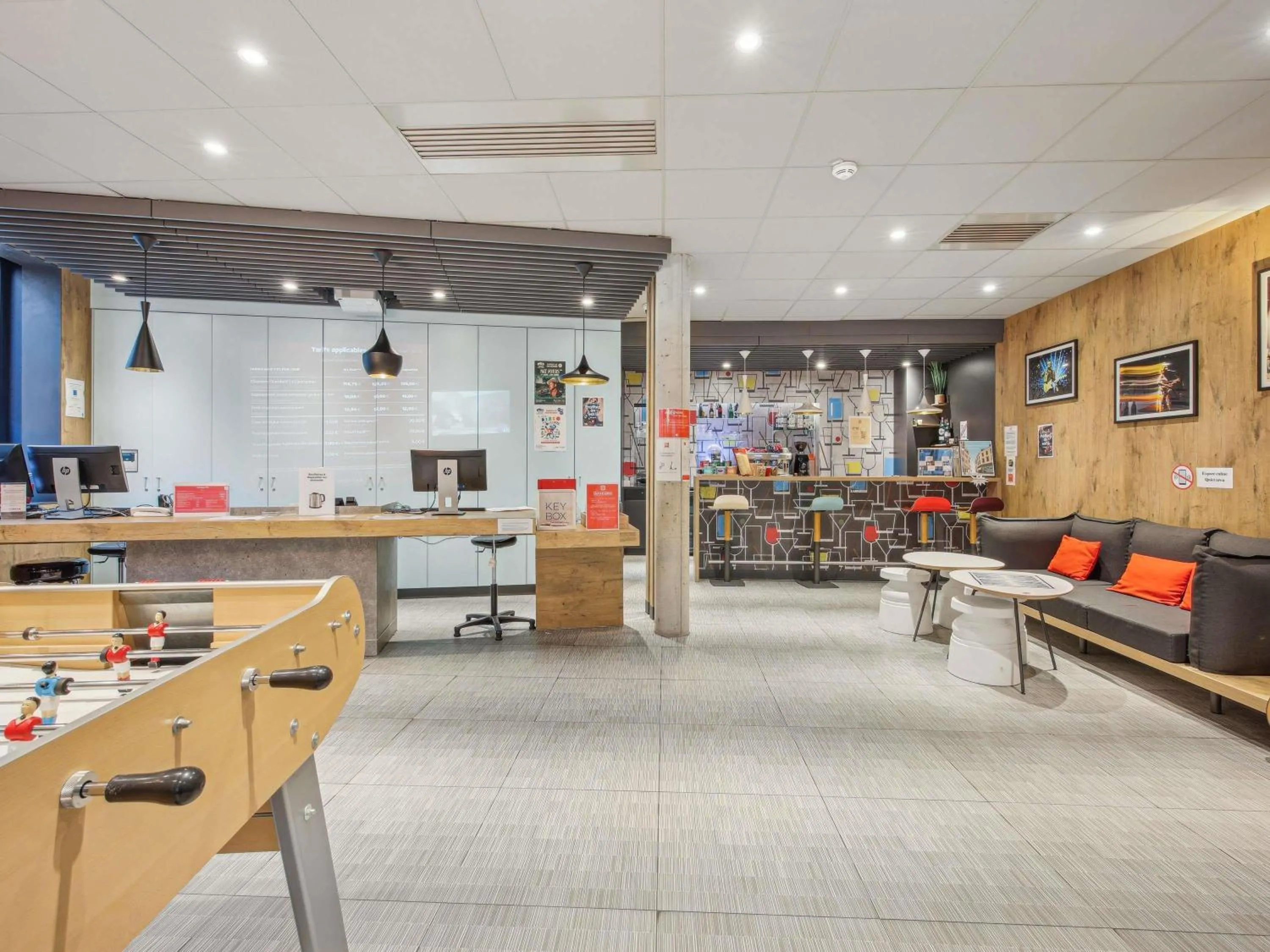 Lounge or bar in ibis Saint Germain en Laye Centre