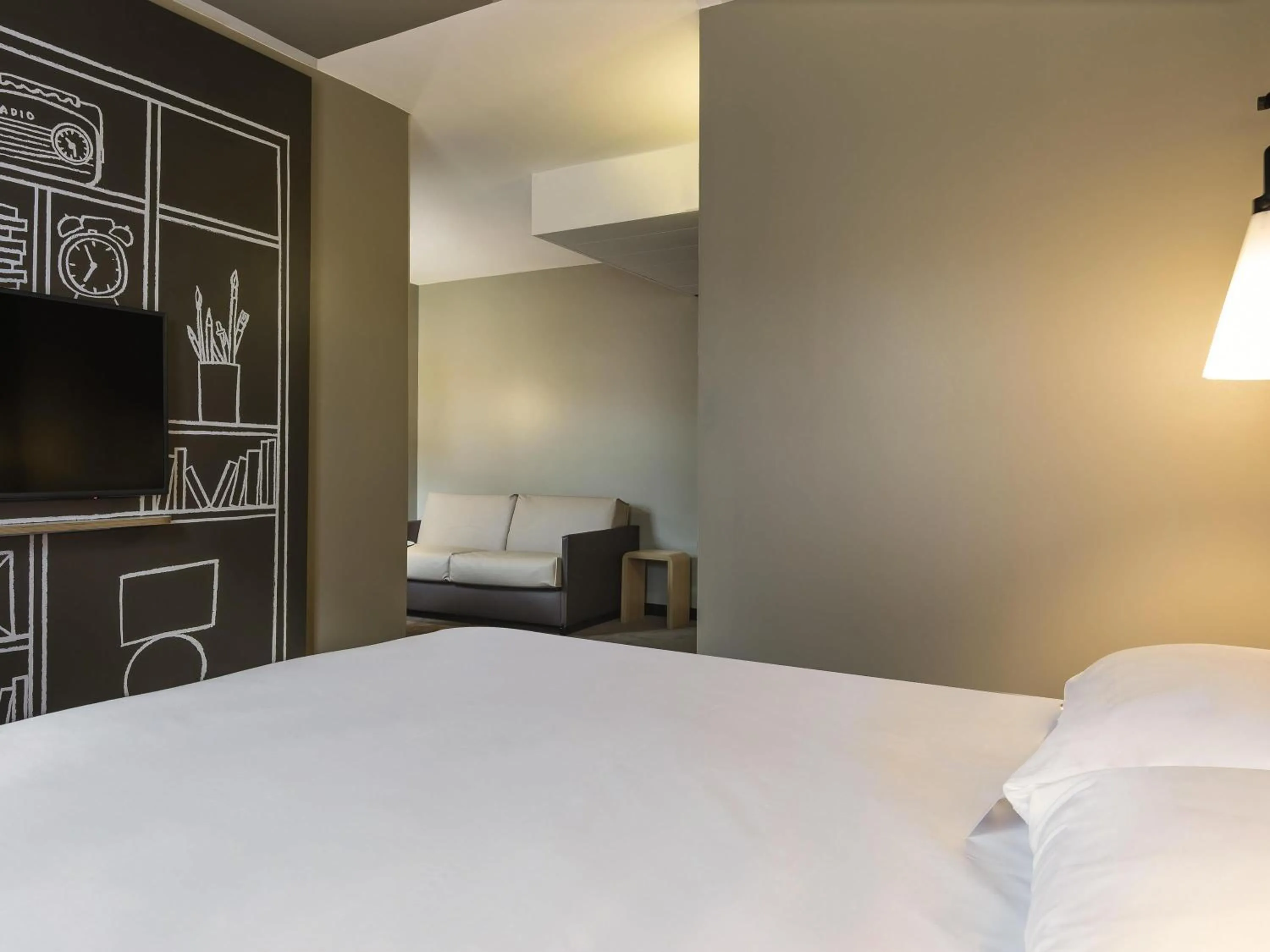 Bedroom, Bed in ibis Saint Germain en Laye Centre