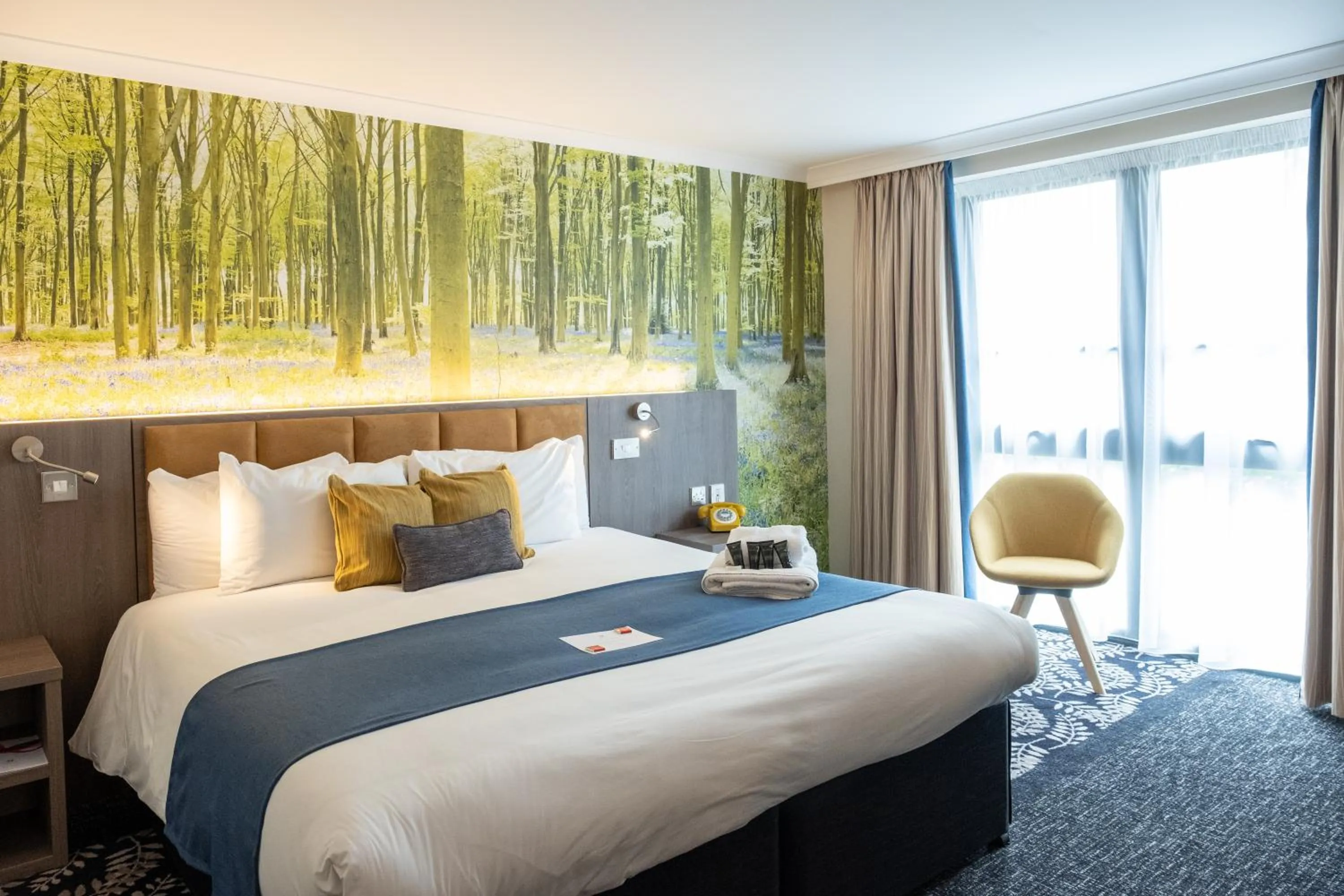 Bed in Burleigh Court Hotel and Leisure