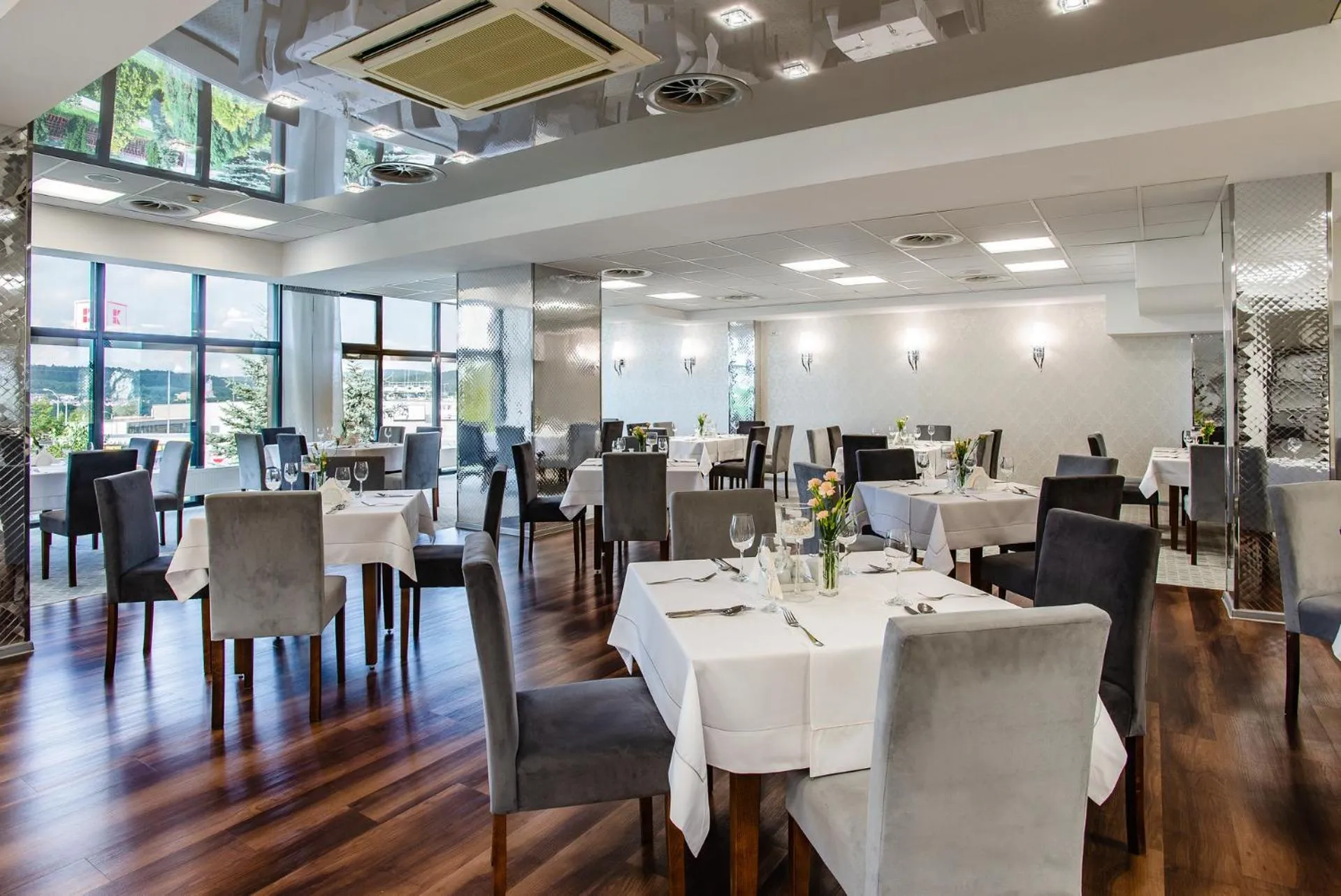 Restaurant/places to eat in Hotel La Mar