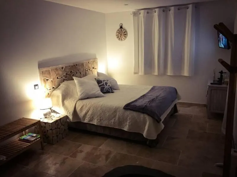 Bed in Au Charme de Pépiole