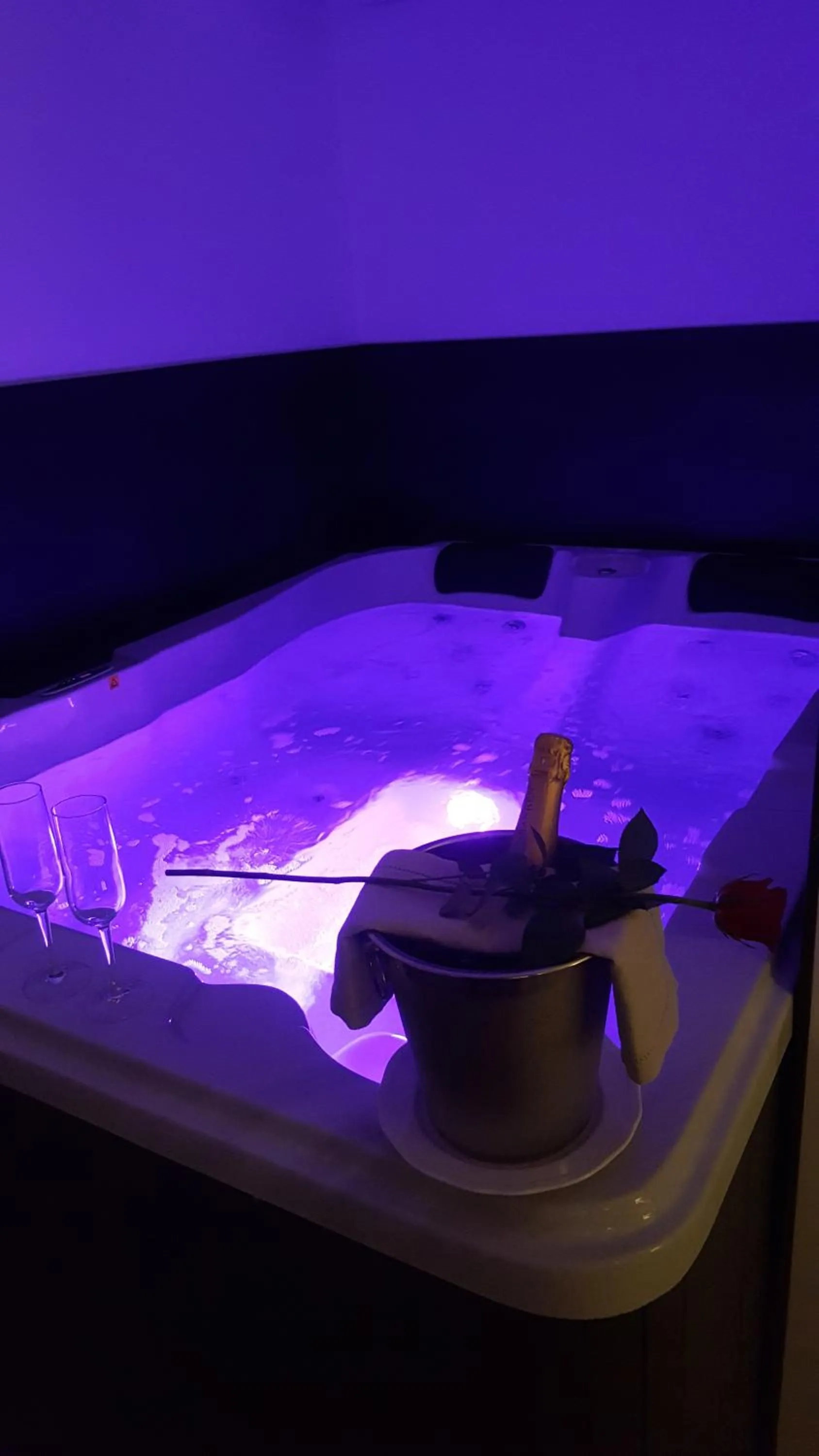 Hot Tub in Au Charme de Pépiole