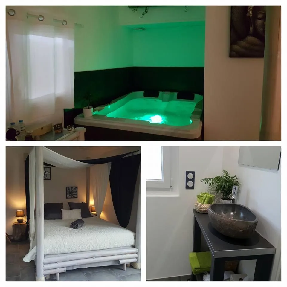 Bathroom in Au Charme de Pépiole