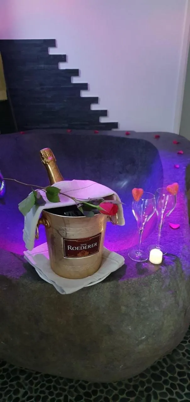 Alcoholic drinks in Au Charme de Pépiole