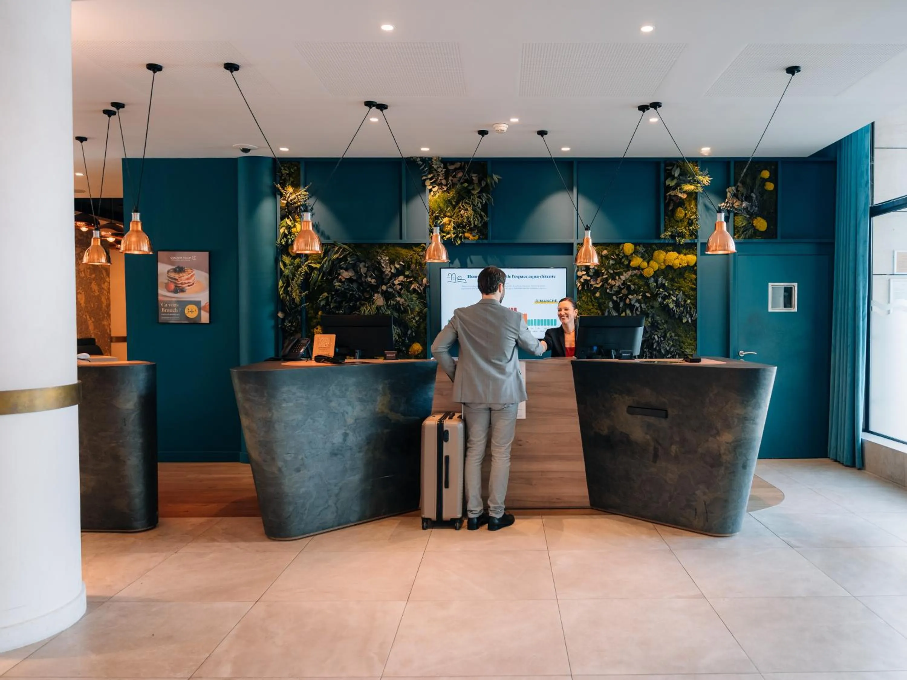 Lobby or reception in Golden Tulip Aix les Bains - Hotel & Spa