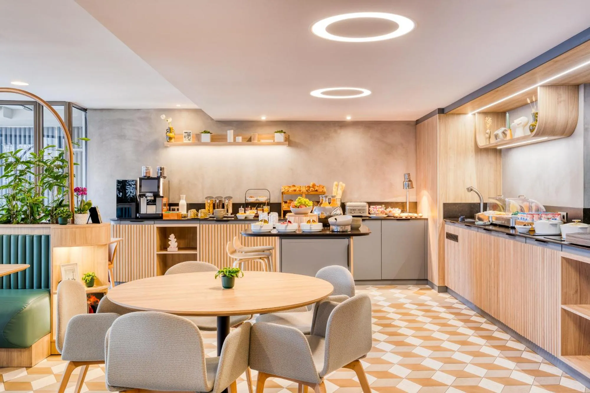 Coffee/tea facilities in Citadines Les Halles Paris