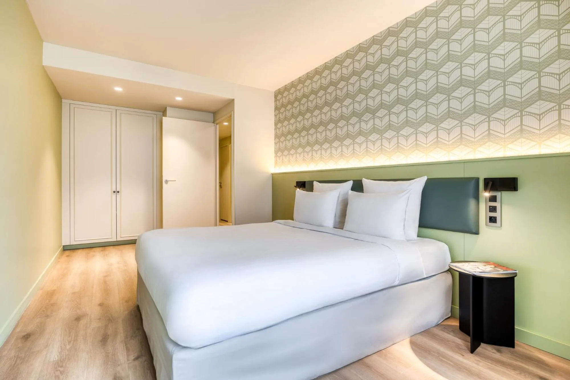 Bed in Citadines Les Halles Paris