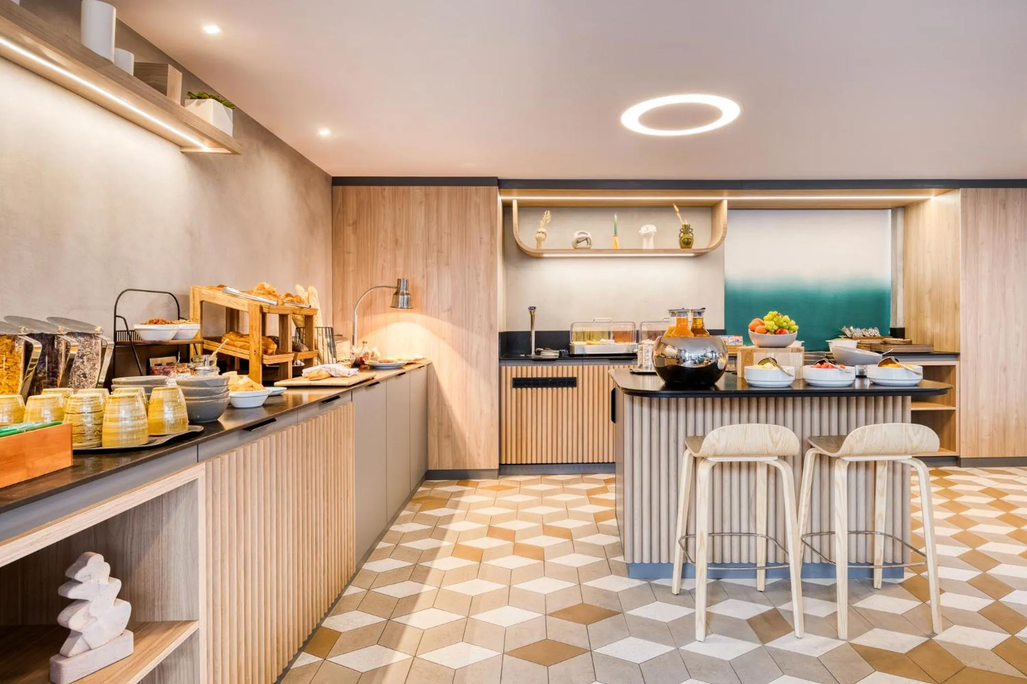 Coffee/tea facilities in Citadines Les Halles Paris