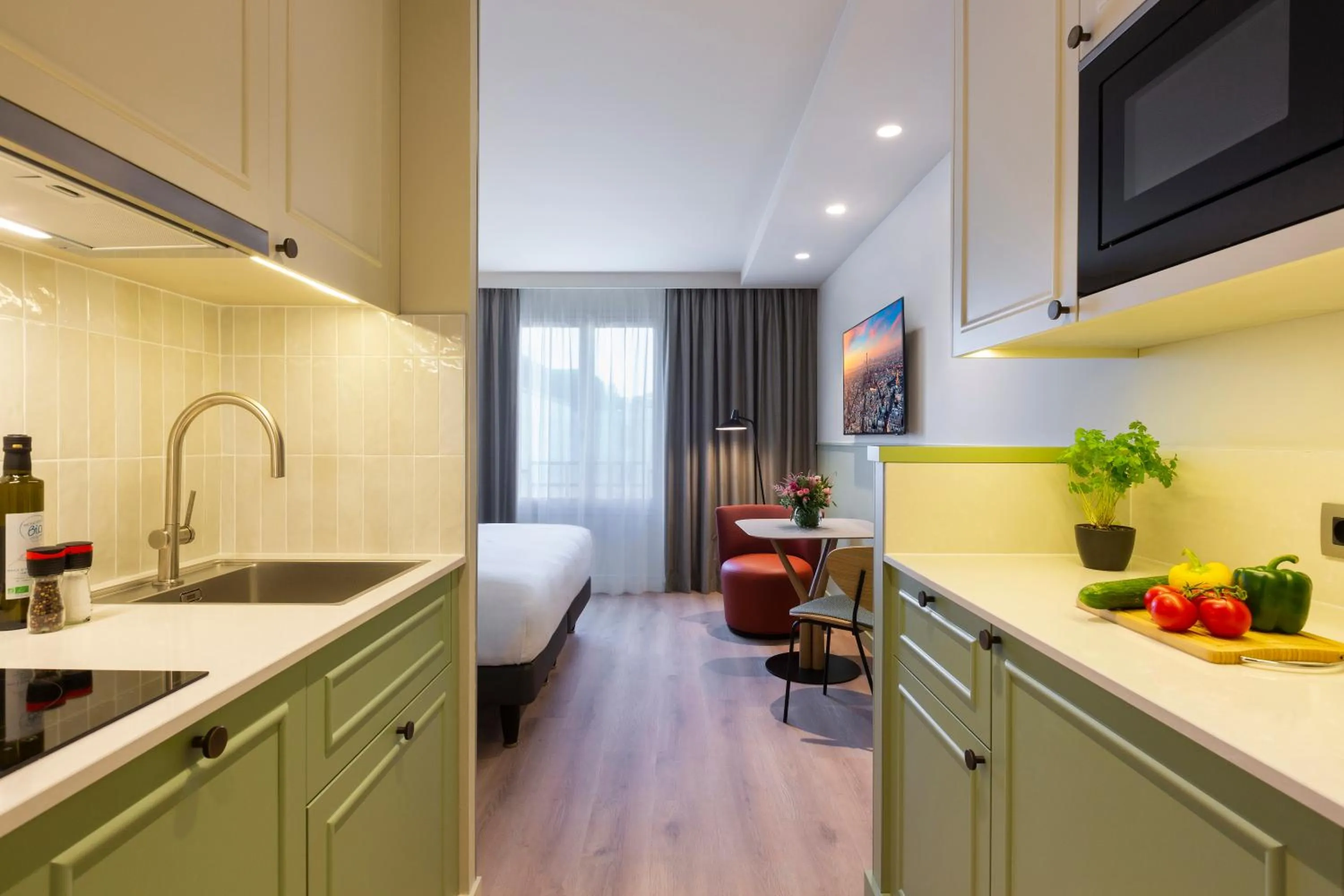 Kitchen or kitchenette, Bed in Citadines Les Halles Paris
