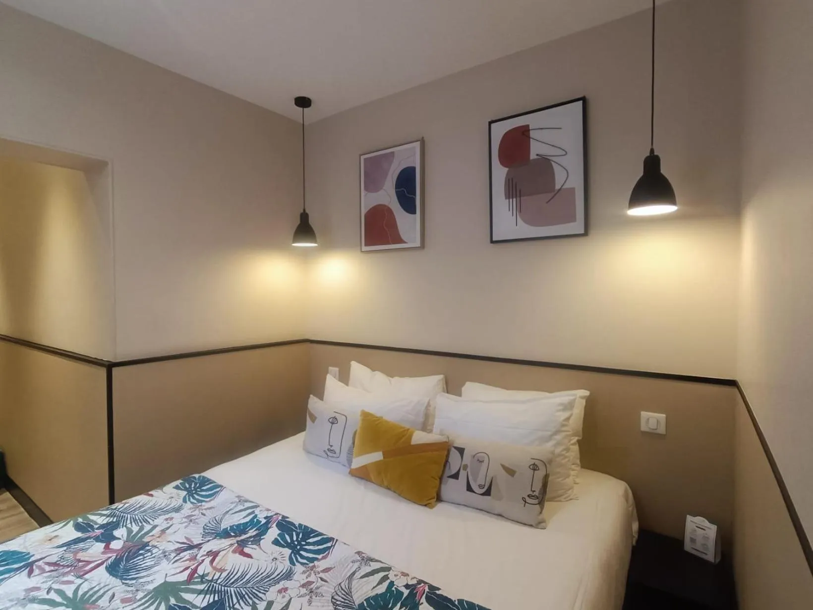 Photo of the whole room, Bed in Hotel Lilas Blanc