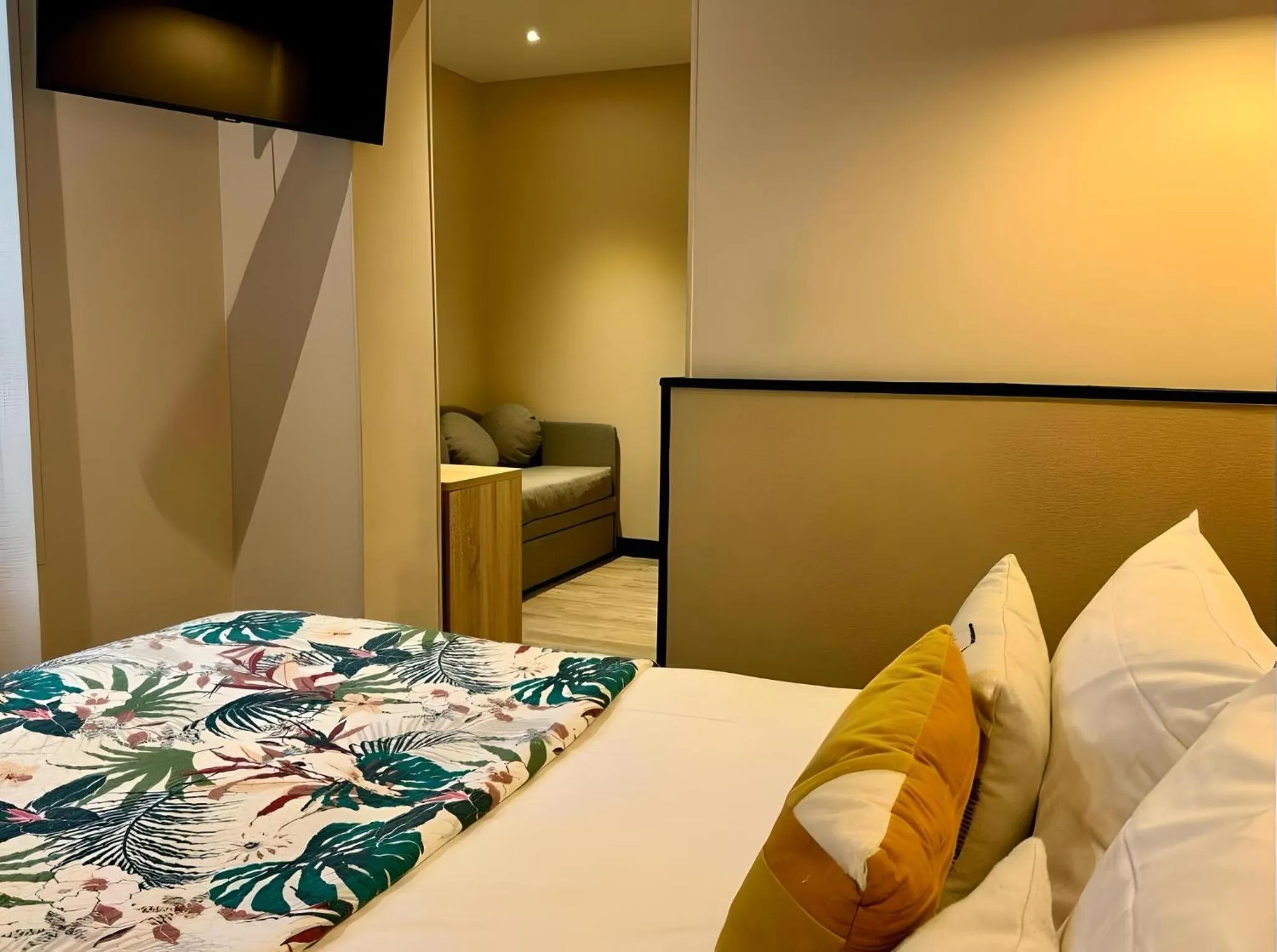 Bedroom, Bed in Hotel Lilas Blanc