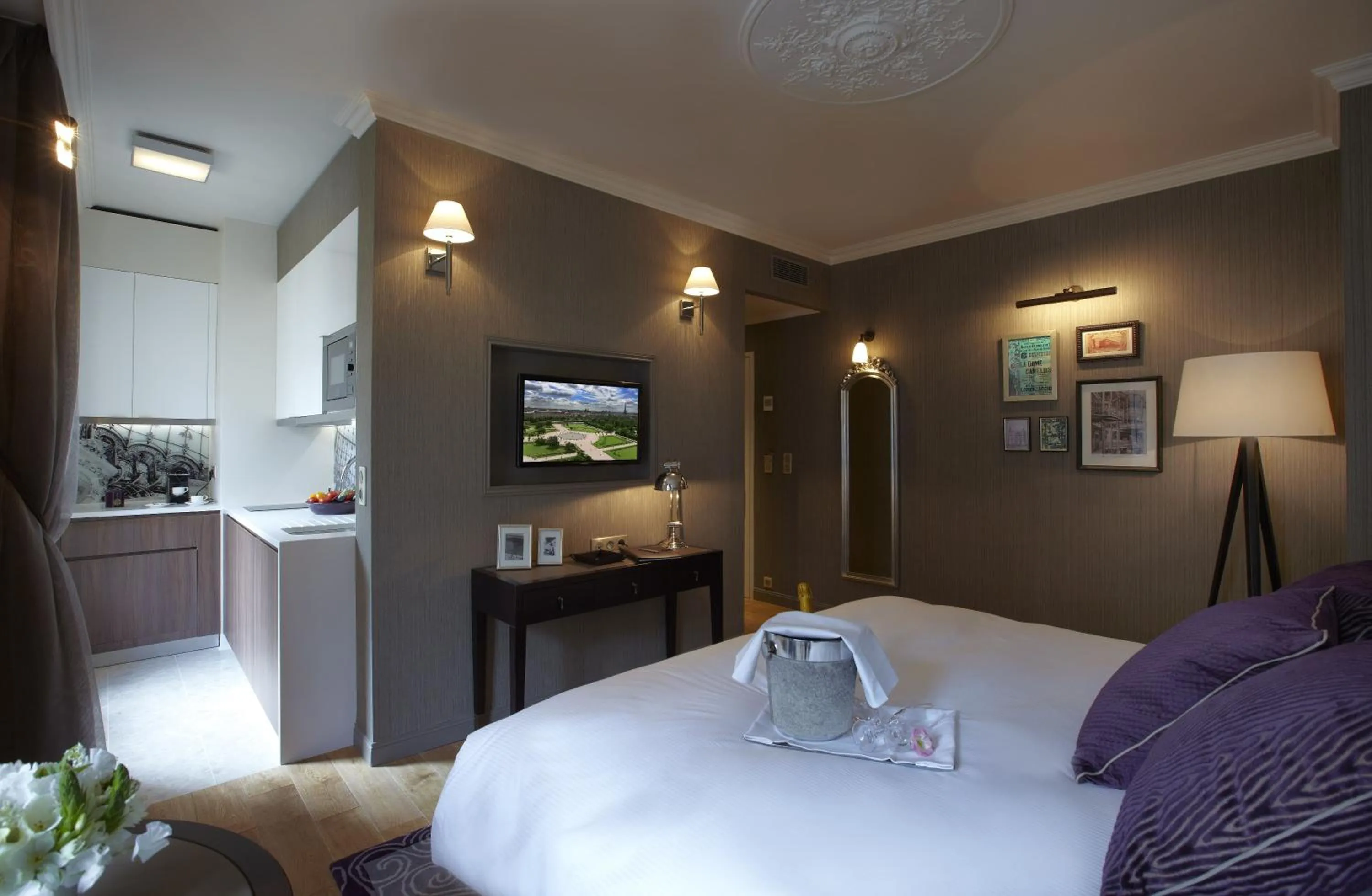 TV and multimedia, Bed in La Clef Louvre Paris by The Crest Collection