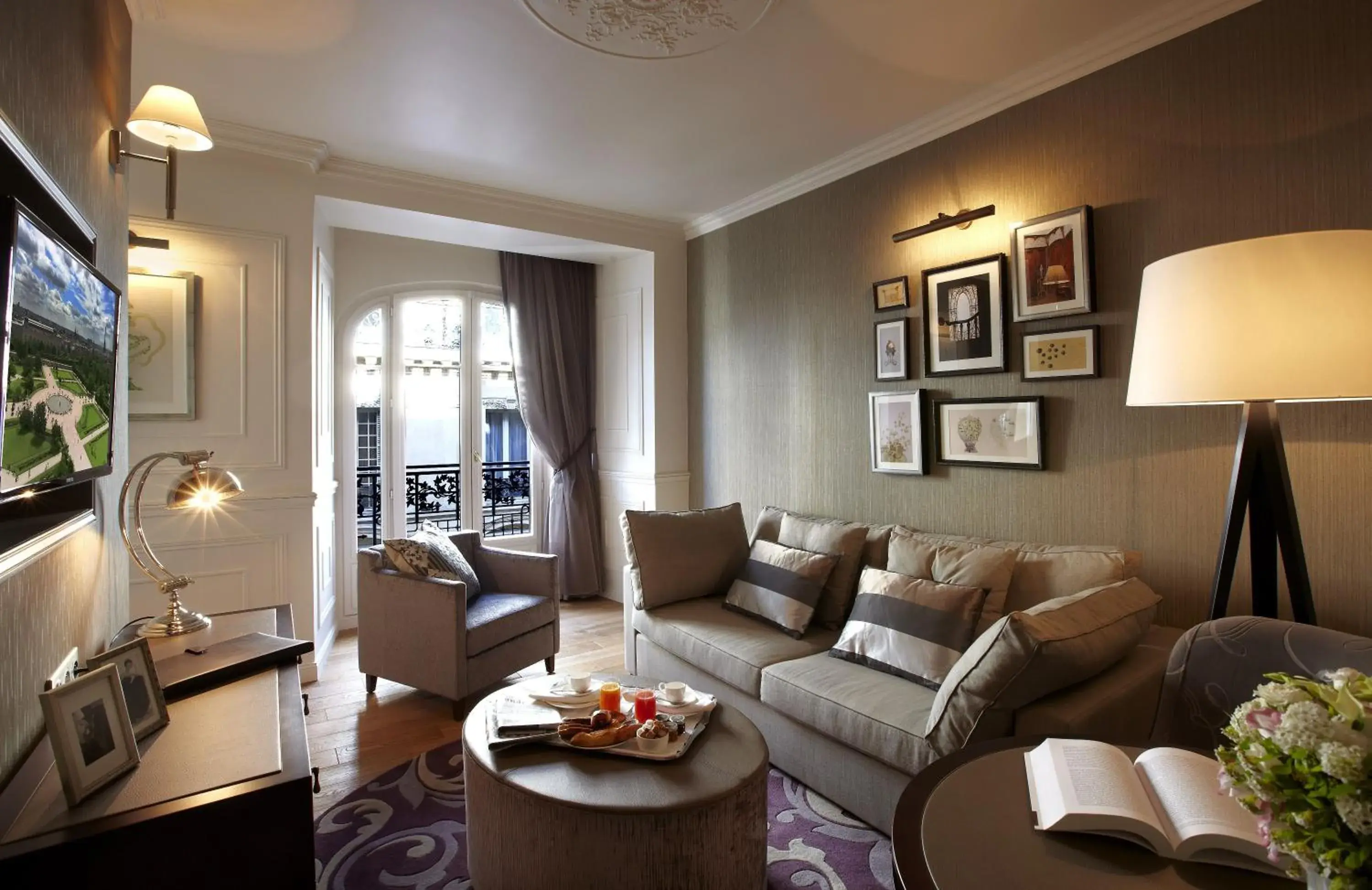 Exclusive Suite in La Clef Louvre Paris by The Crest Collection Exclusive Suite in La Clef Louvre Paris by The Crest Collection