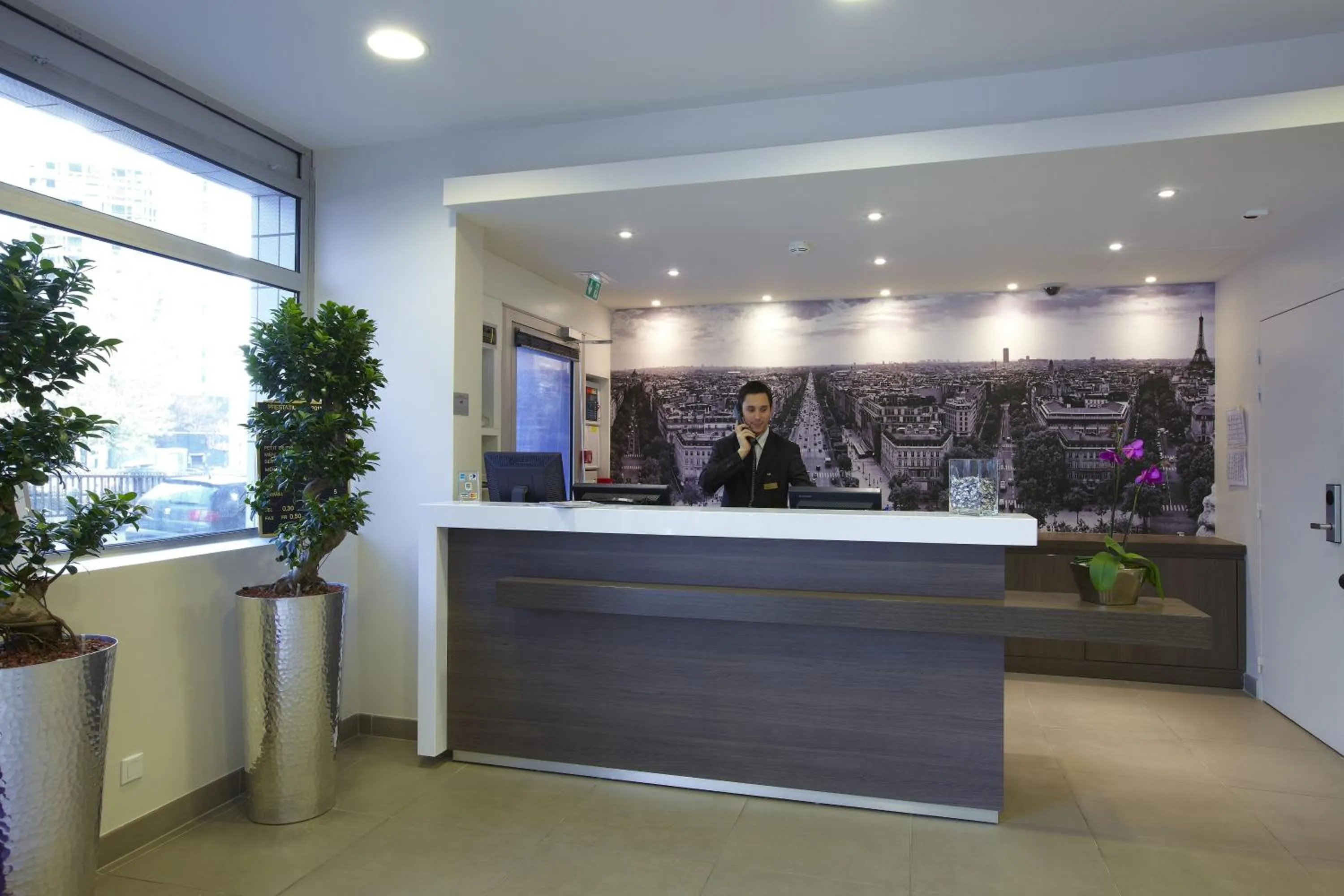 Lobby or reception in Citadines Montparnasse Paris