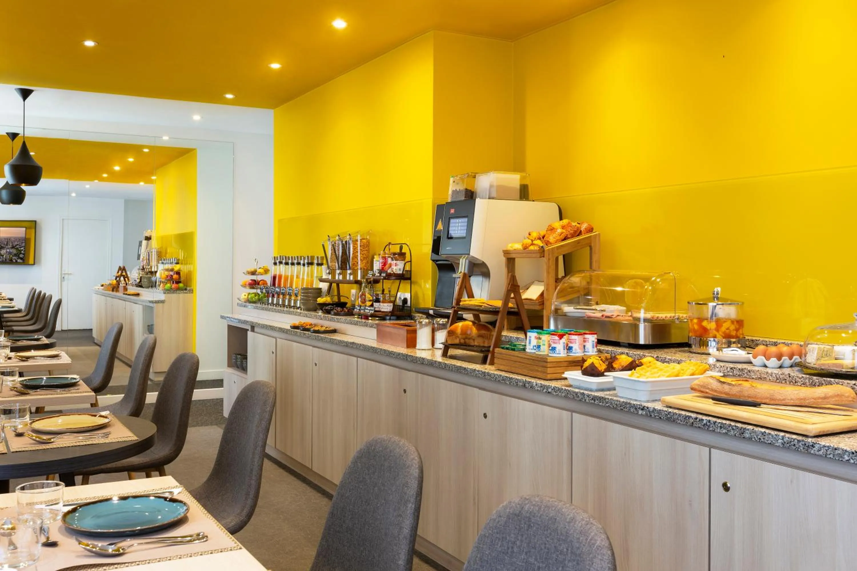 Breakfast in Citadines Tour Eiffel Paris