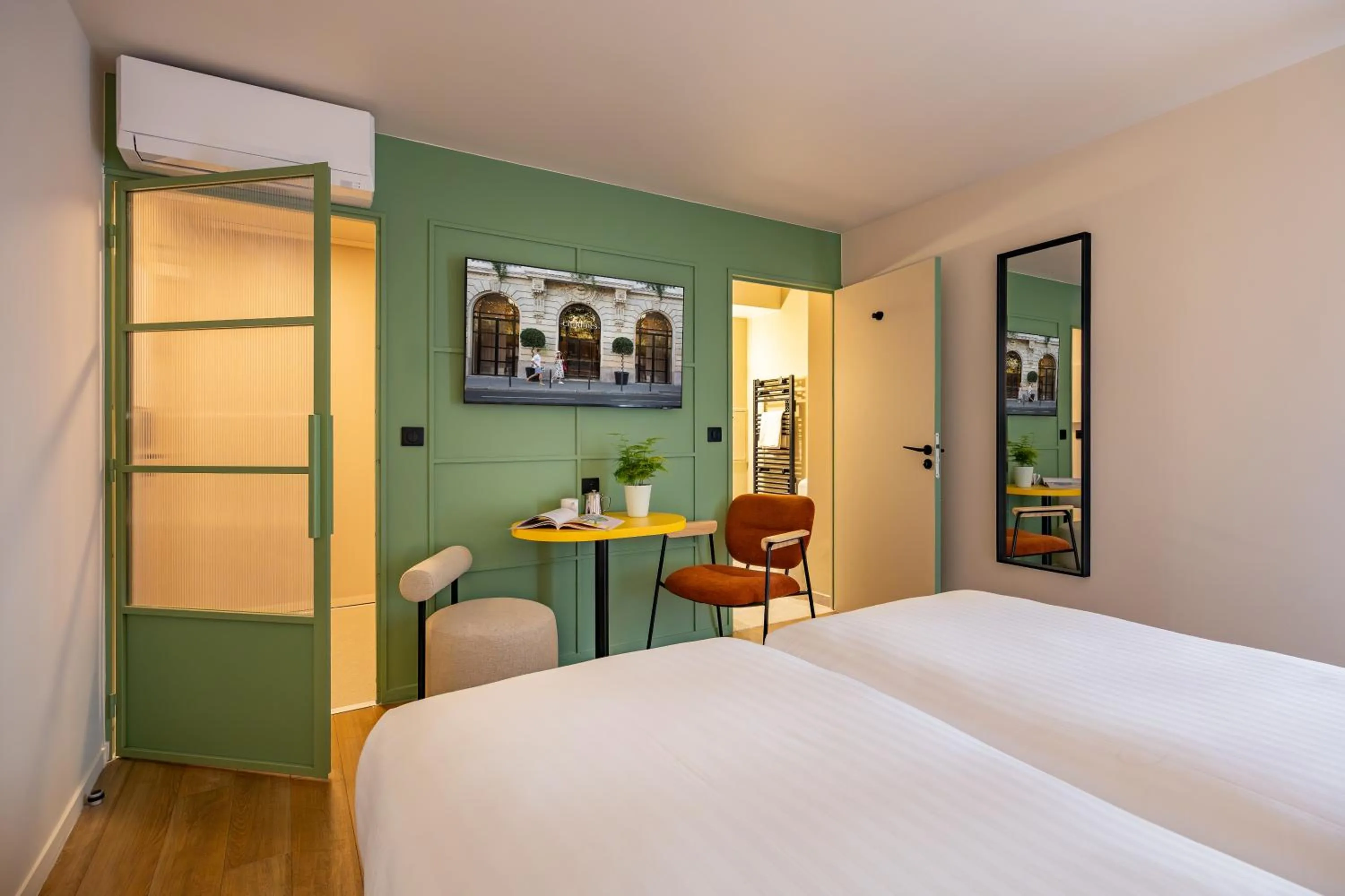 Bed in Citadines République Paris