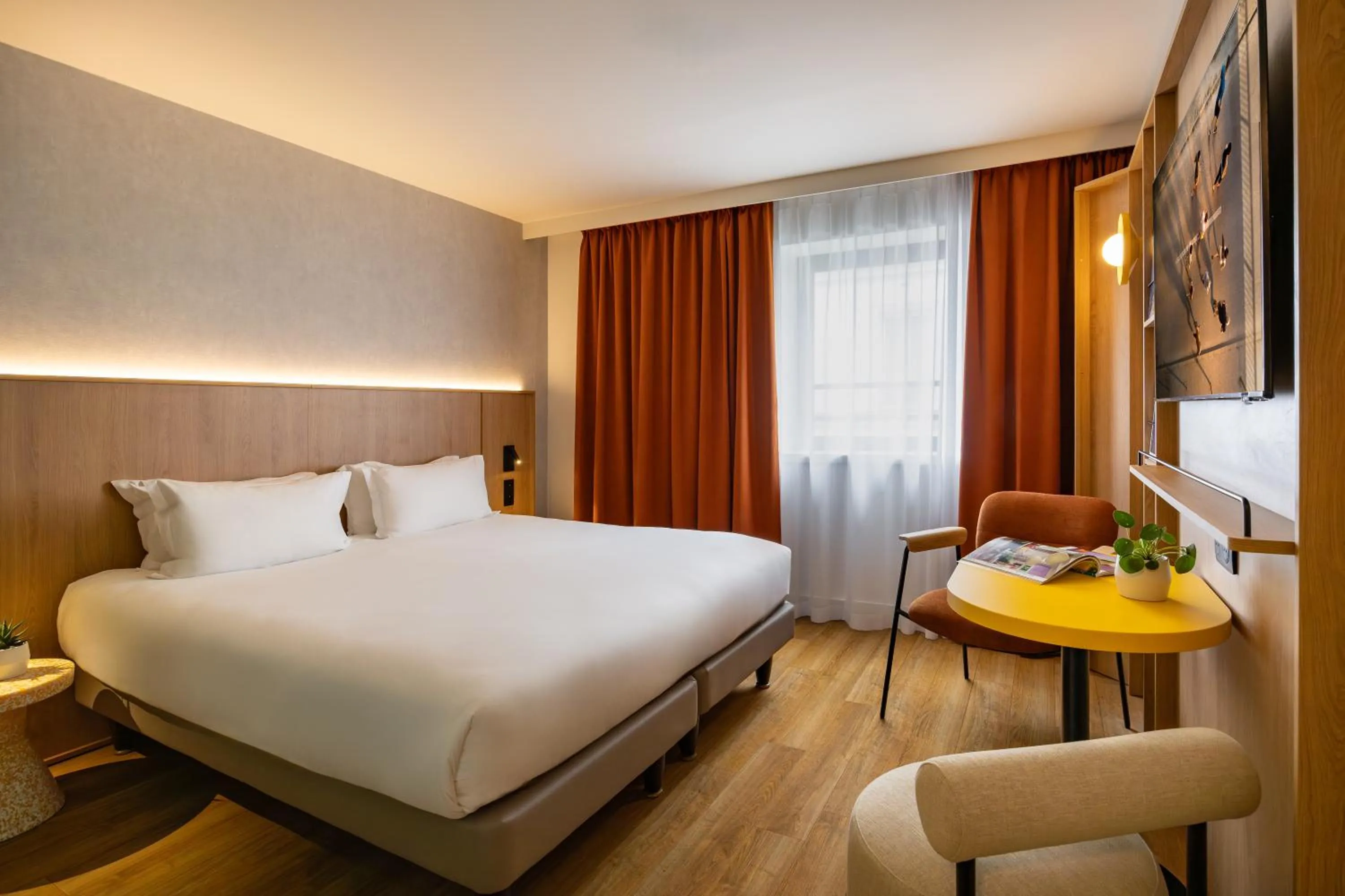 Bed in Citadines République Paris