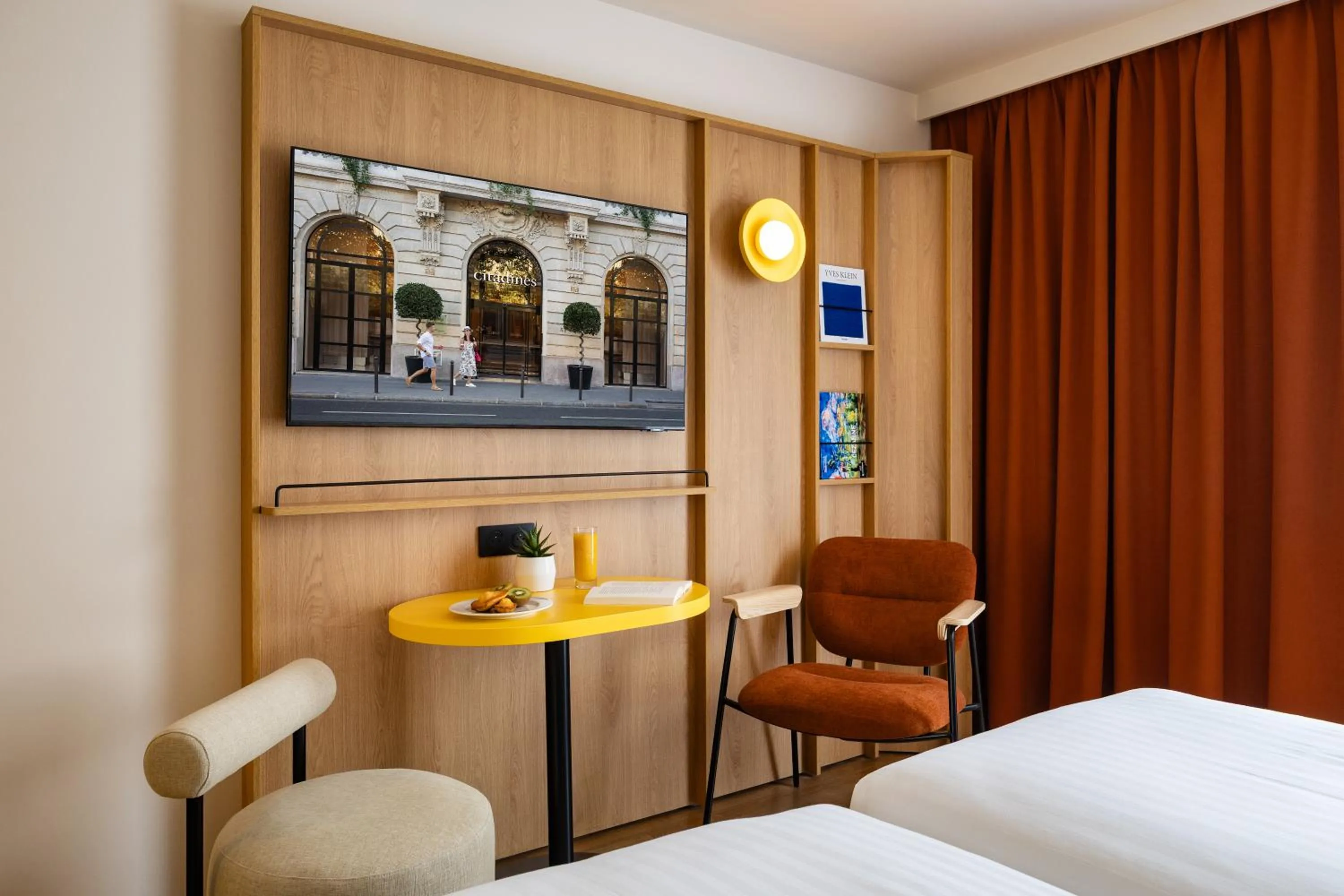 Bed in Citadines République Paris