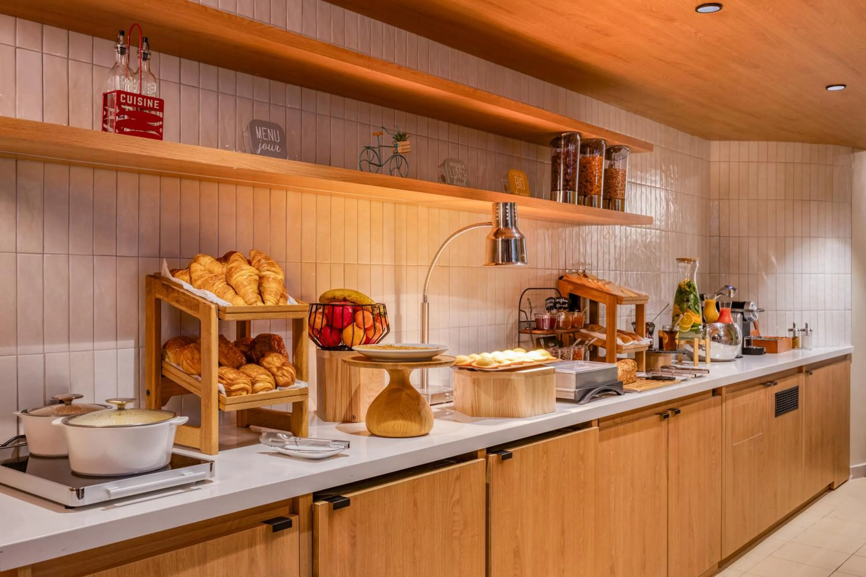 Breakfast in Citadines République Paris