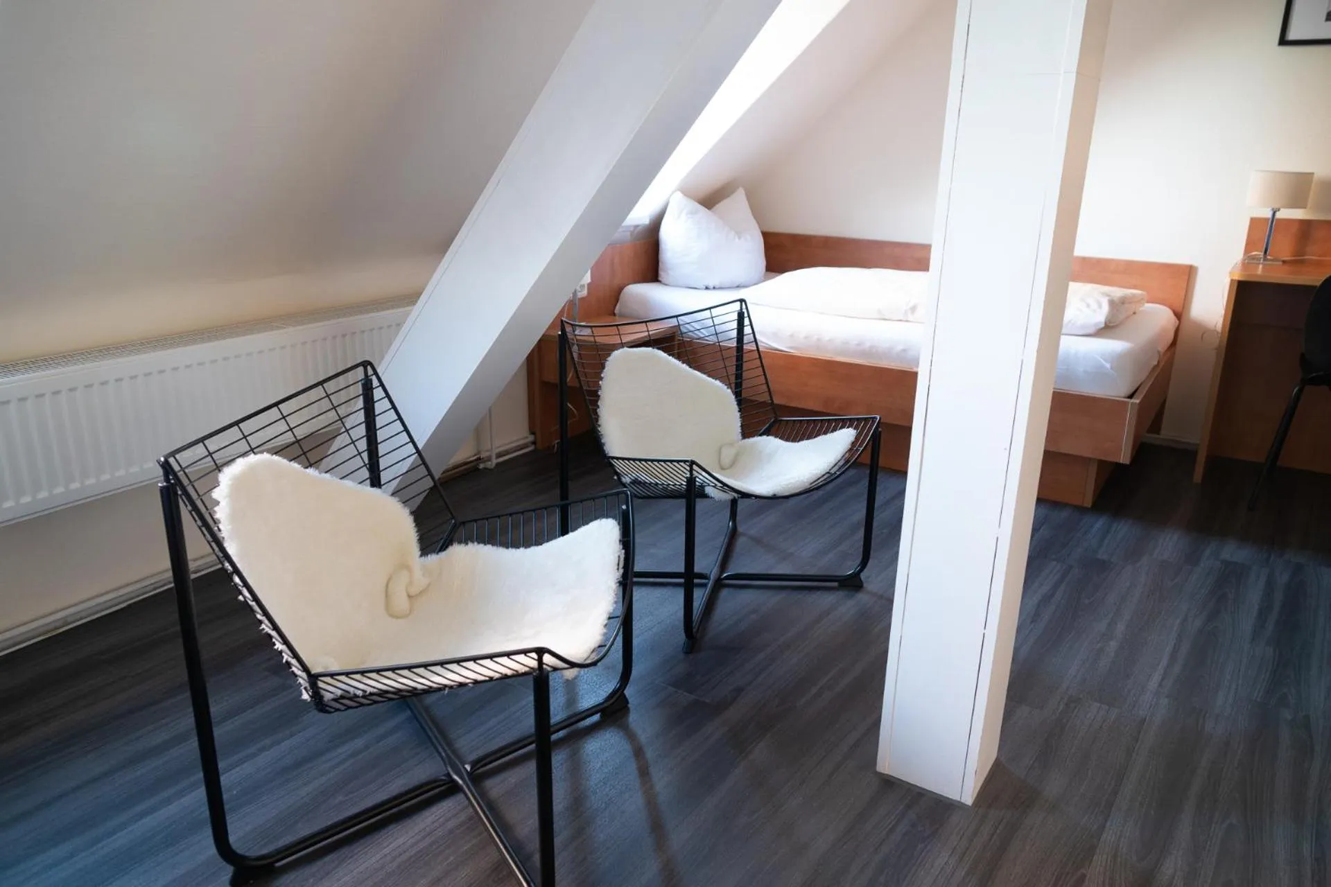 Seating area, Bed in Hotel Rheinpromenade8