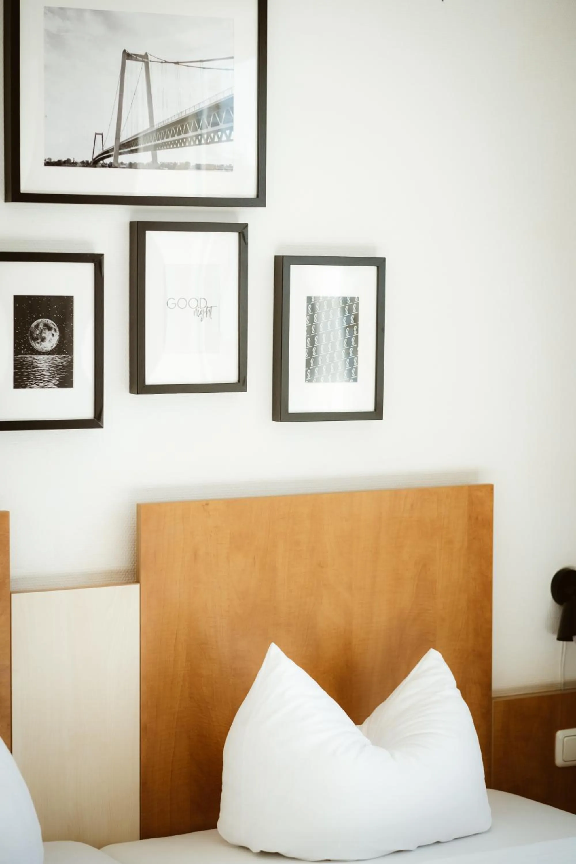 Bed in Hotel Rheinpromenade8