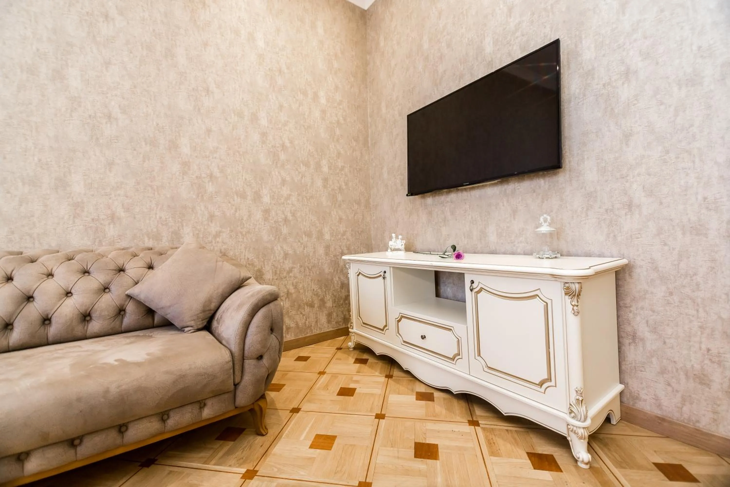 Decorative detail in Dat Exx Apartments on Marjanishvili