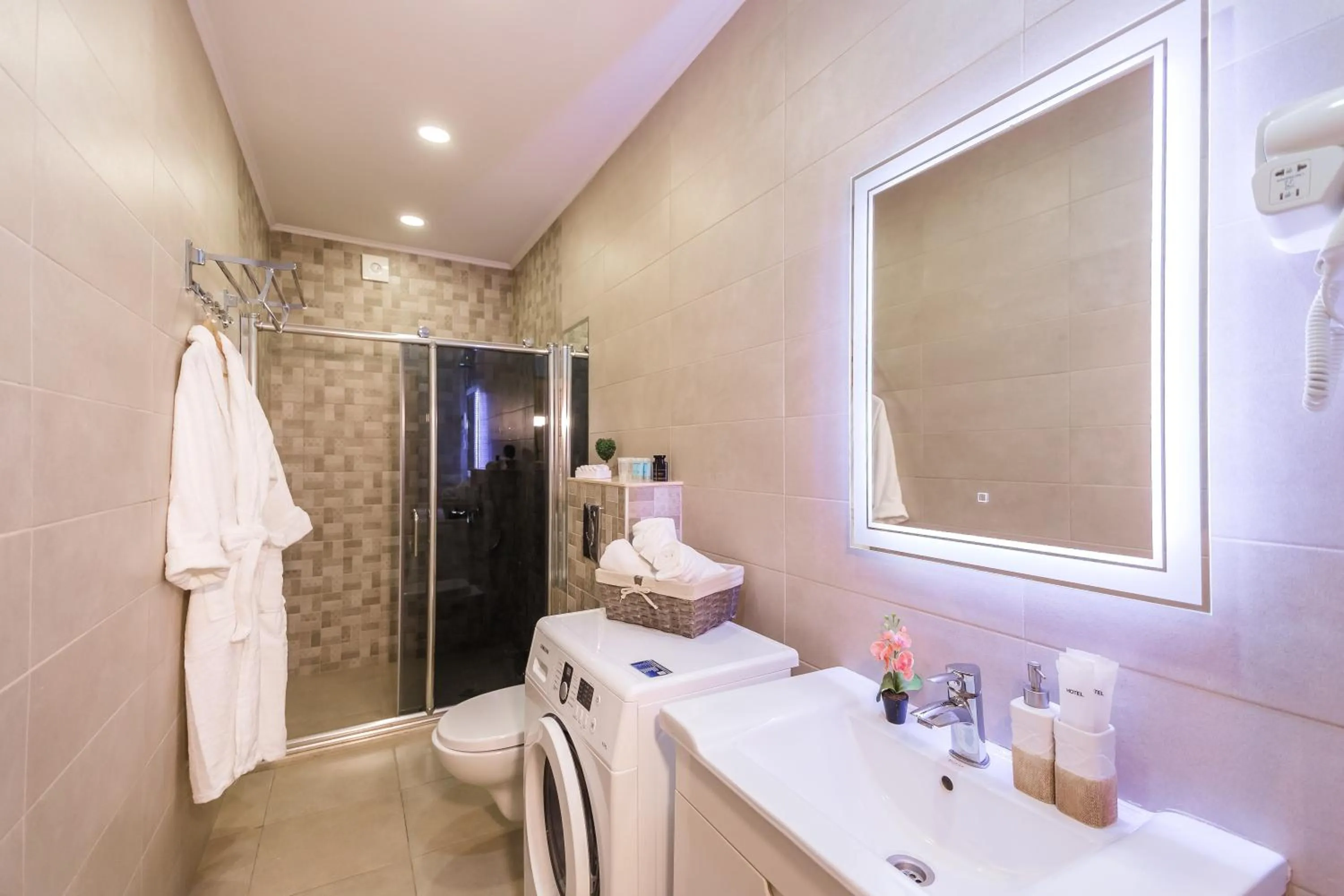 Shower in Dat Exx Apartments on Marjanishvili