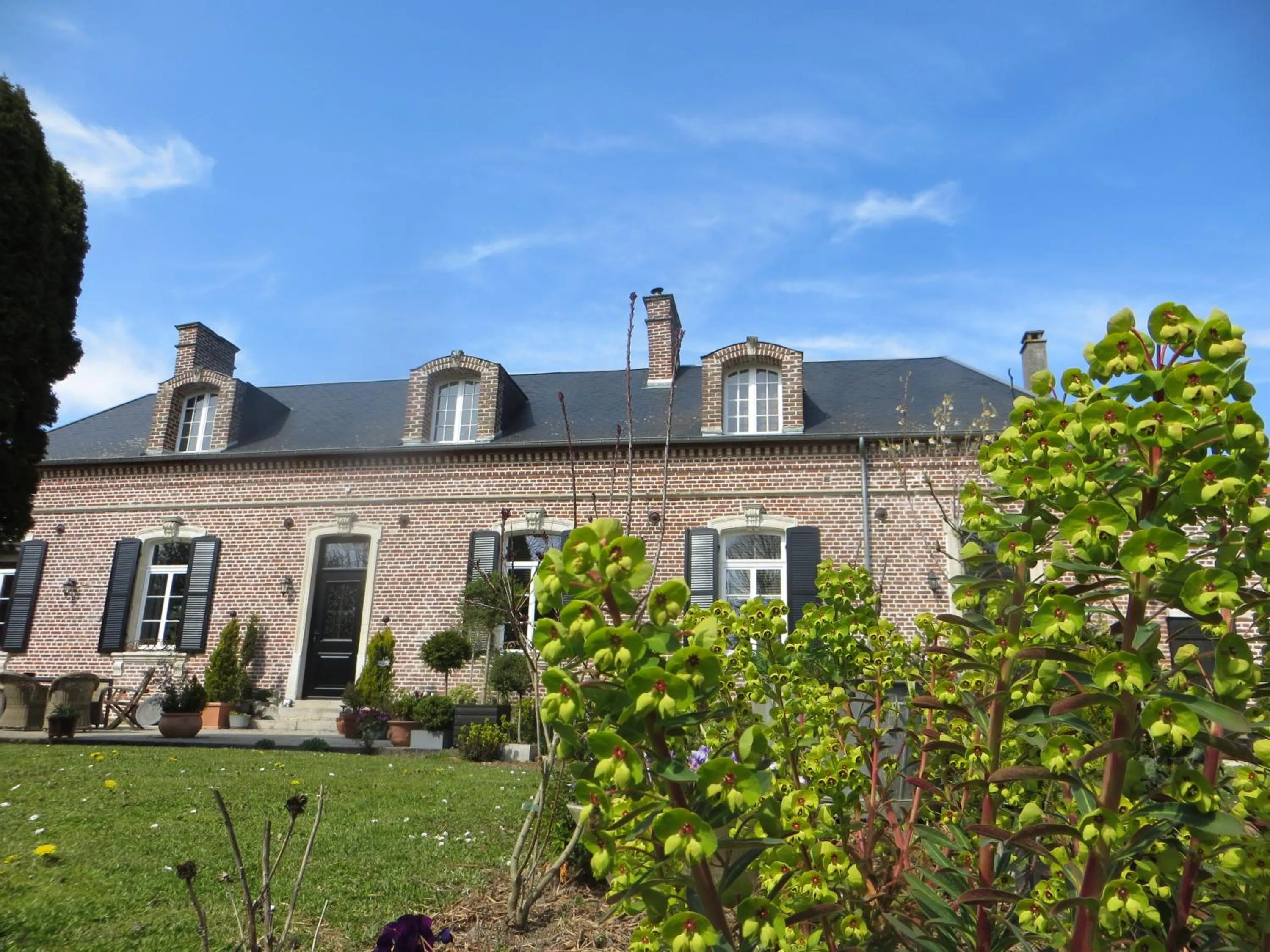 Facade/entrance in Laclos des champs