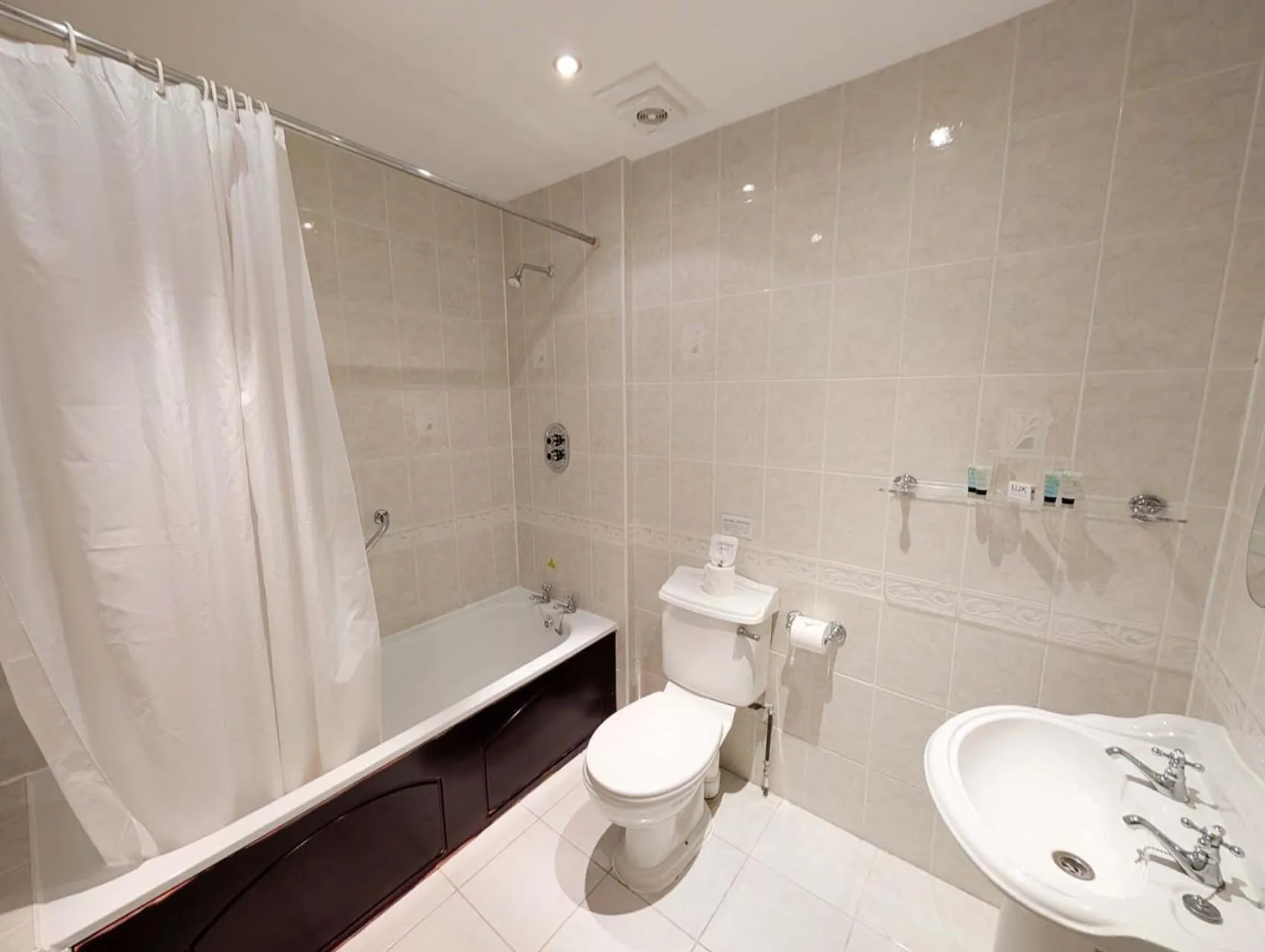 Shower in Oriel Hotel