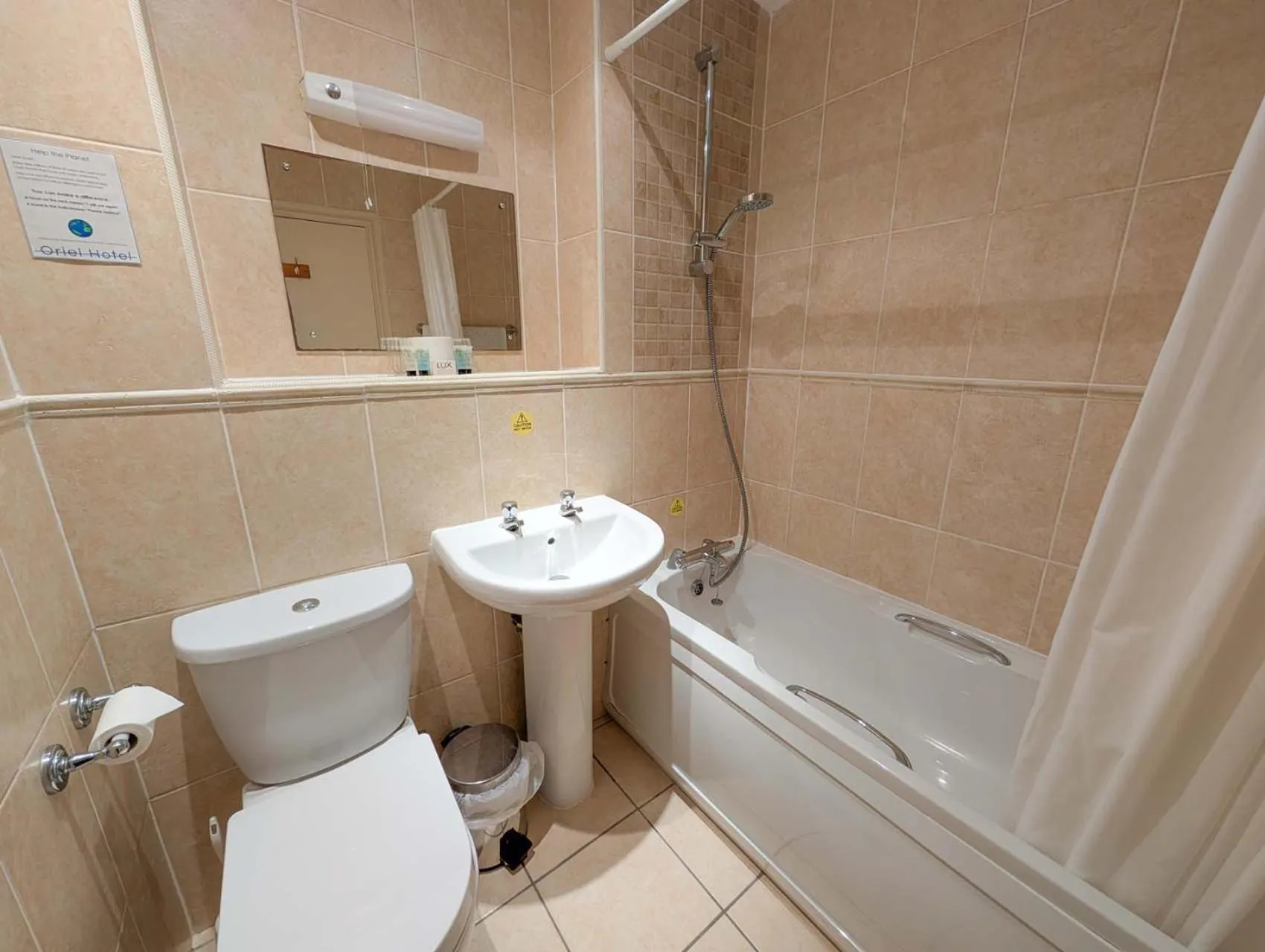 Shower in Oriel Hotel