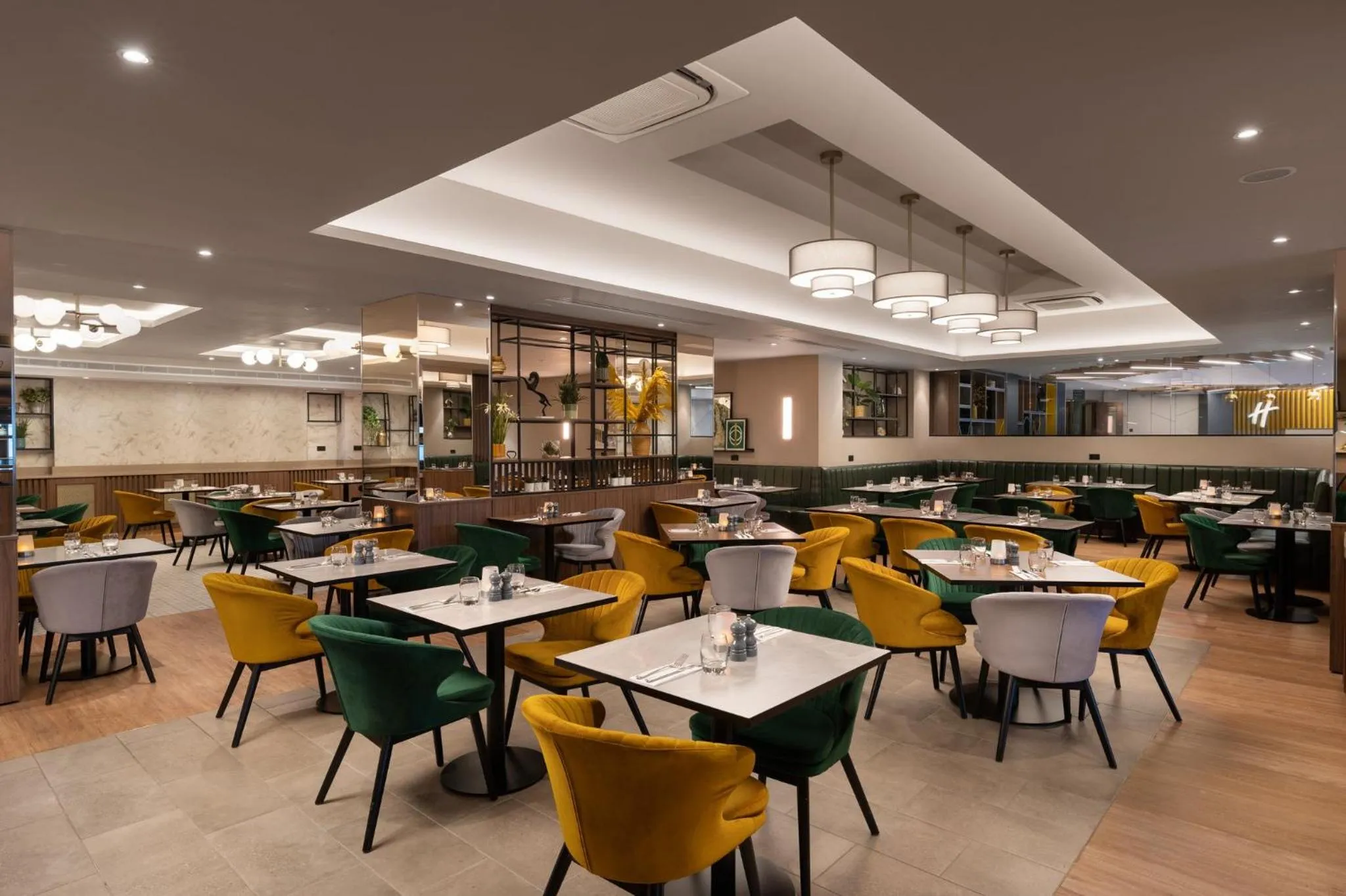 Restaurant/places to eat in Holiday Inn London Gatwick - Worth by IHG