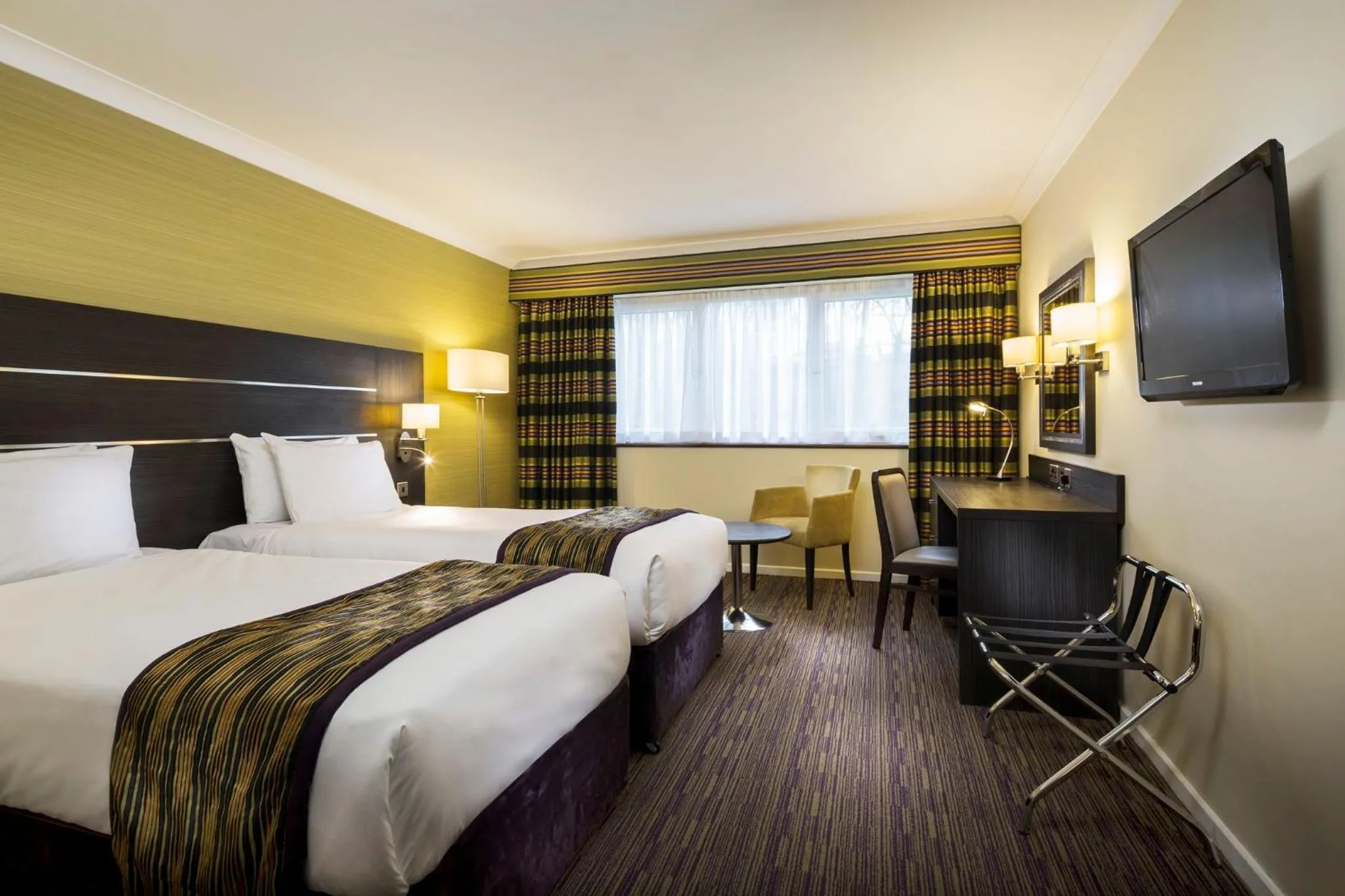 Photo of the whole room, Bed in Holiday Inn London Gatwick - Worth by IHG