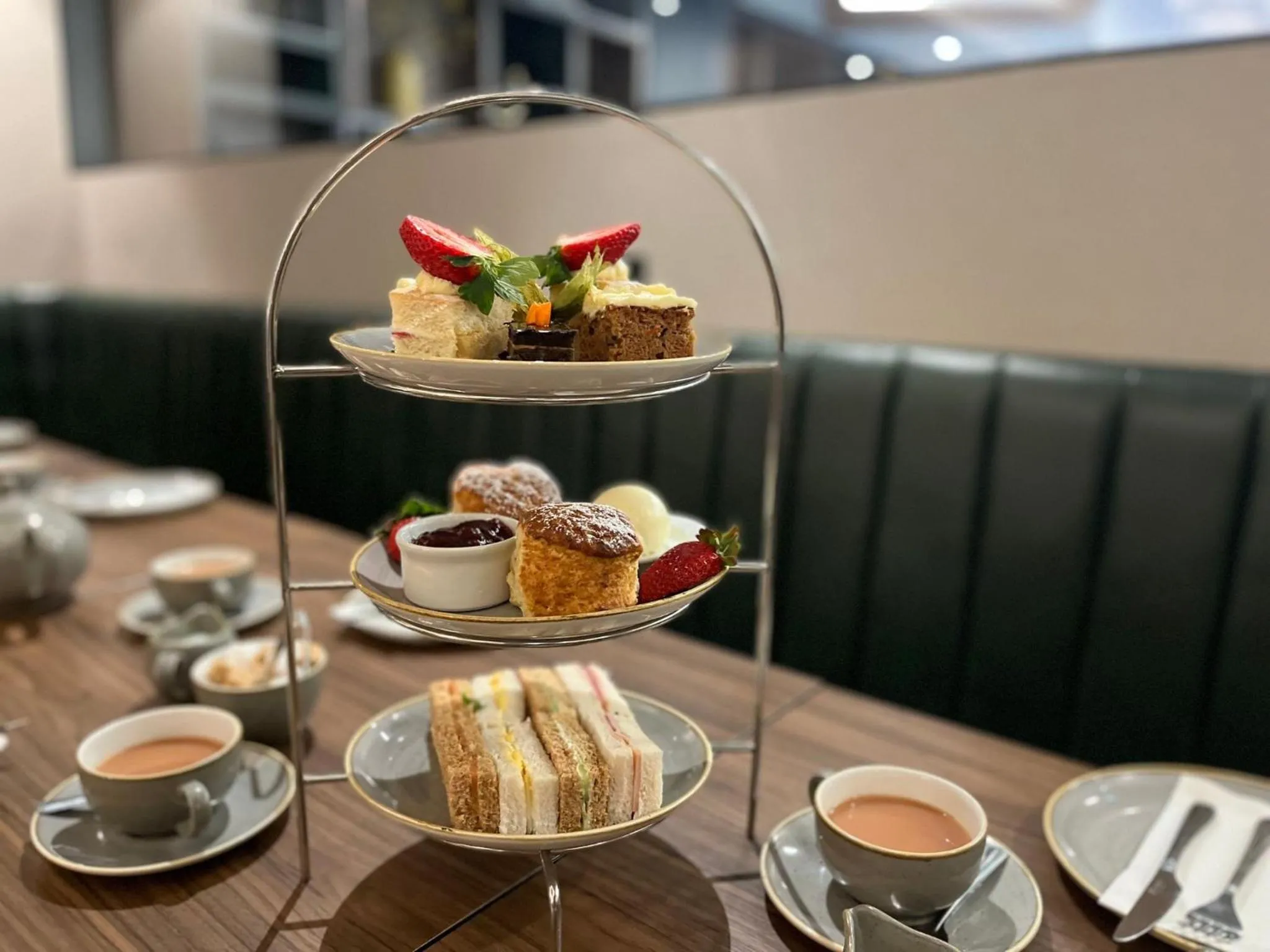 Restaurant/places to eat in Holiday Inn London Gatwick - Worth by IHG