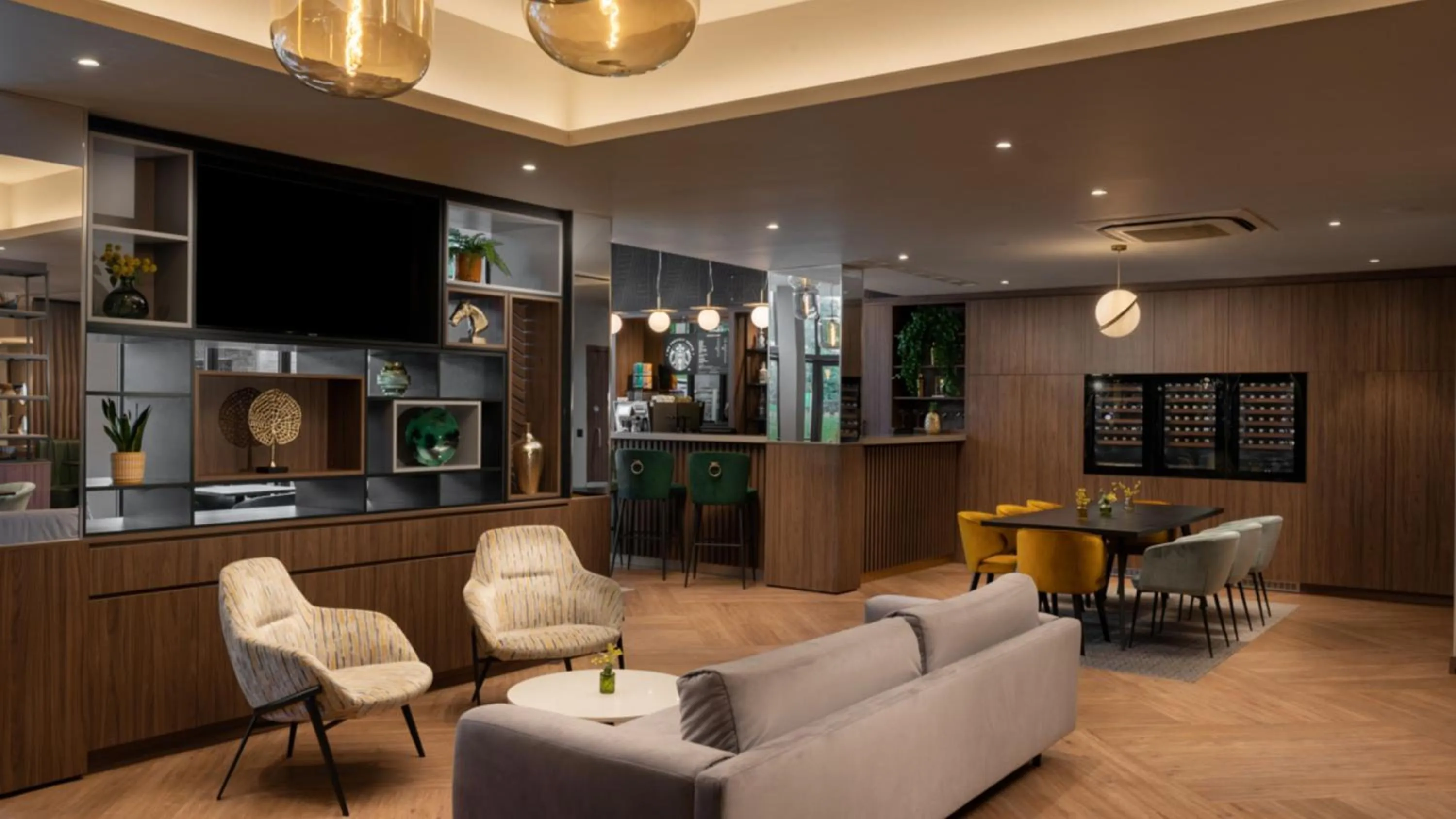 TV and multimedia in Holiday Inn London Gatwick - Worth by IHG