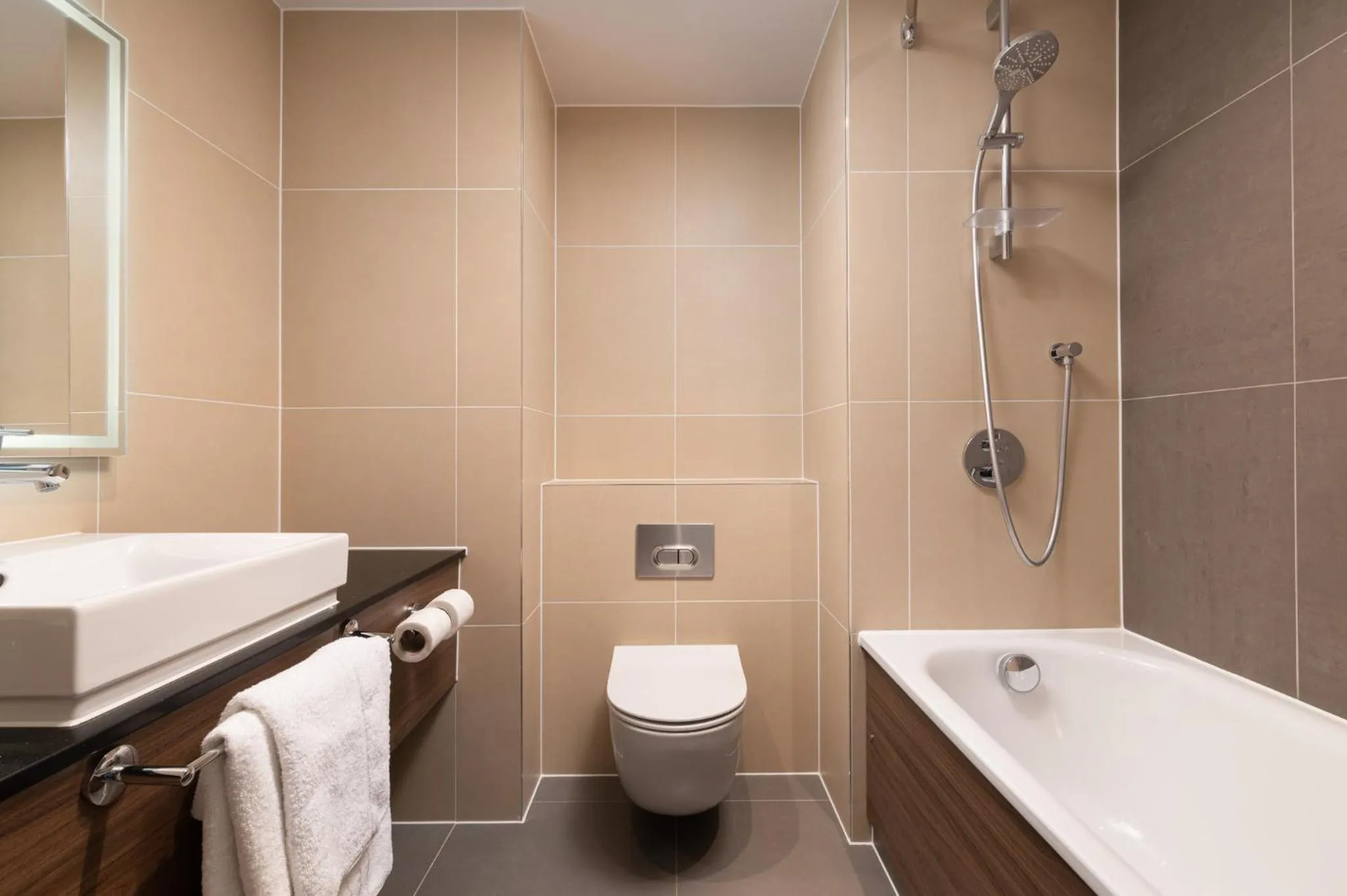 Photo of the whole room in Holiday Inn London Gatwick - Worth by IHG