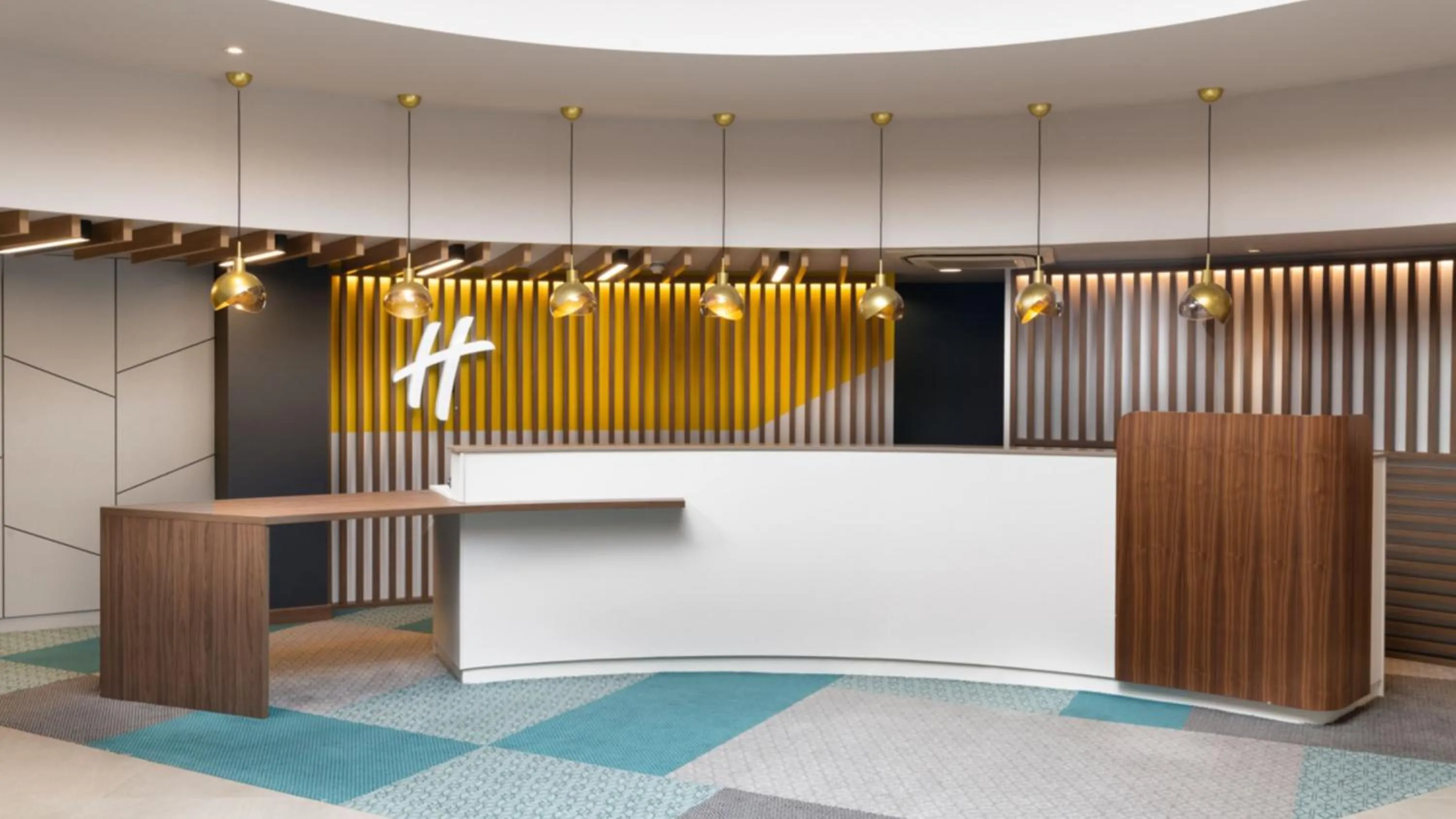 Property building in Holiday Inn London Gatwick - Worth by IHG