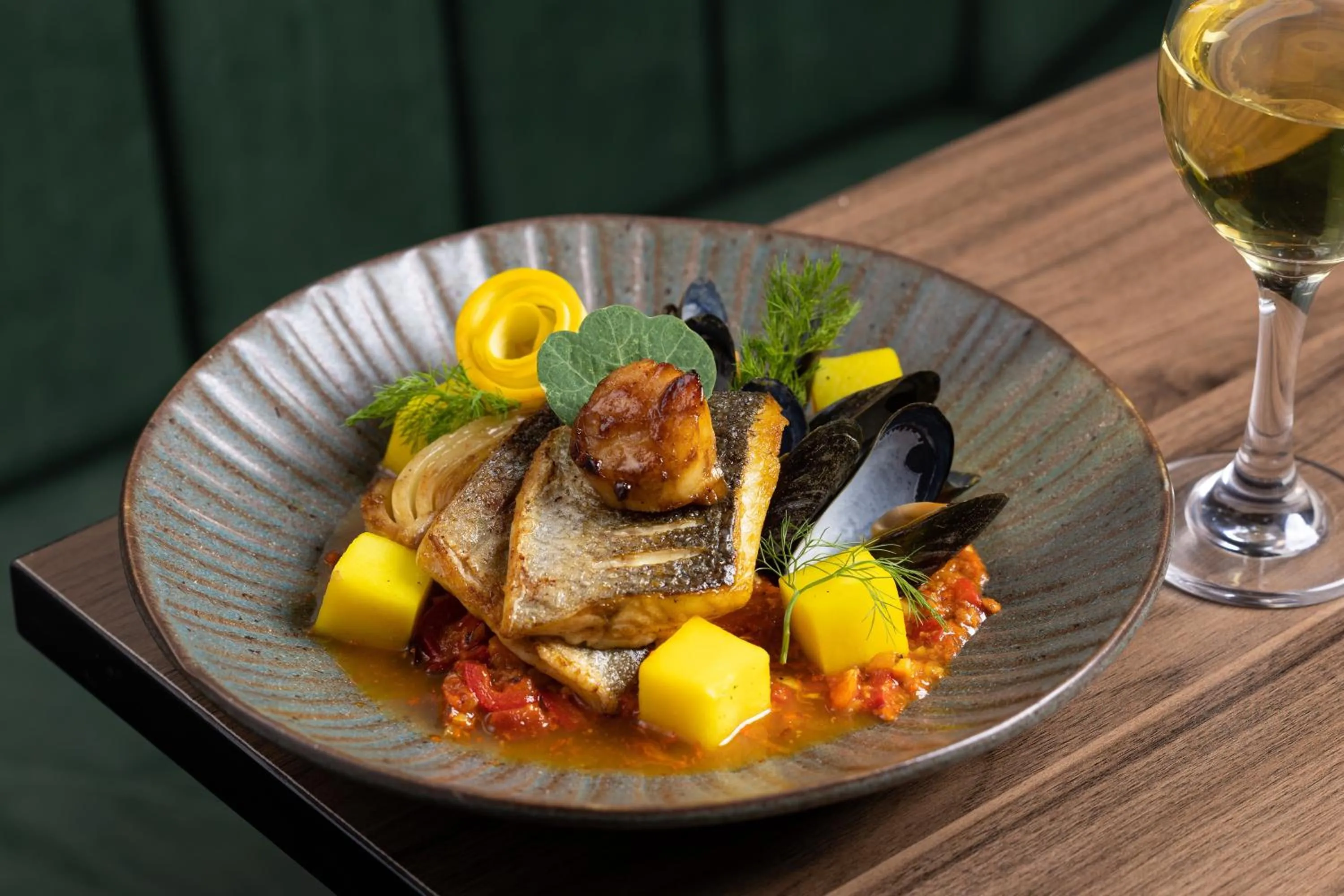 Food and drinks in Holiday Inn London Gatwick - Worth by IHG