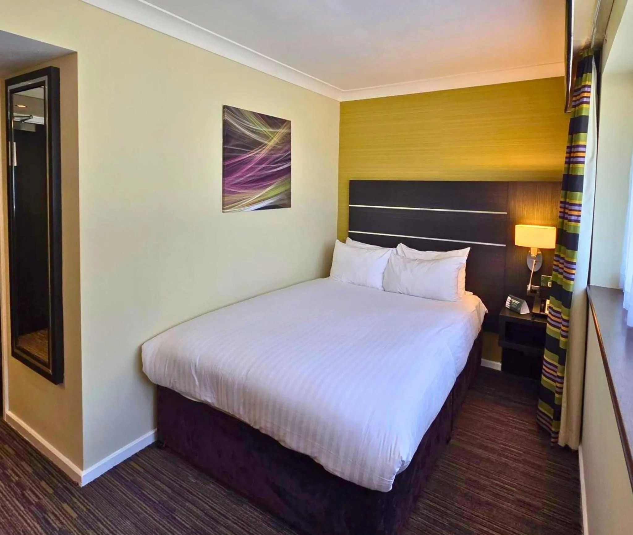 Photo of the whole room, Bed in Holiday Inn London Gatwick - Worth by IHG