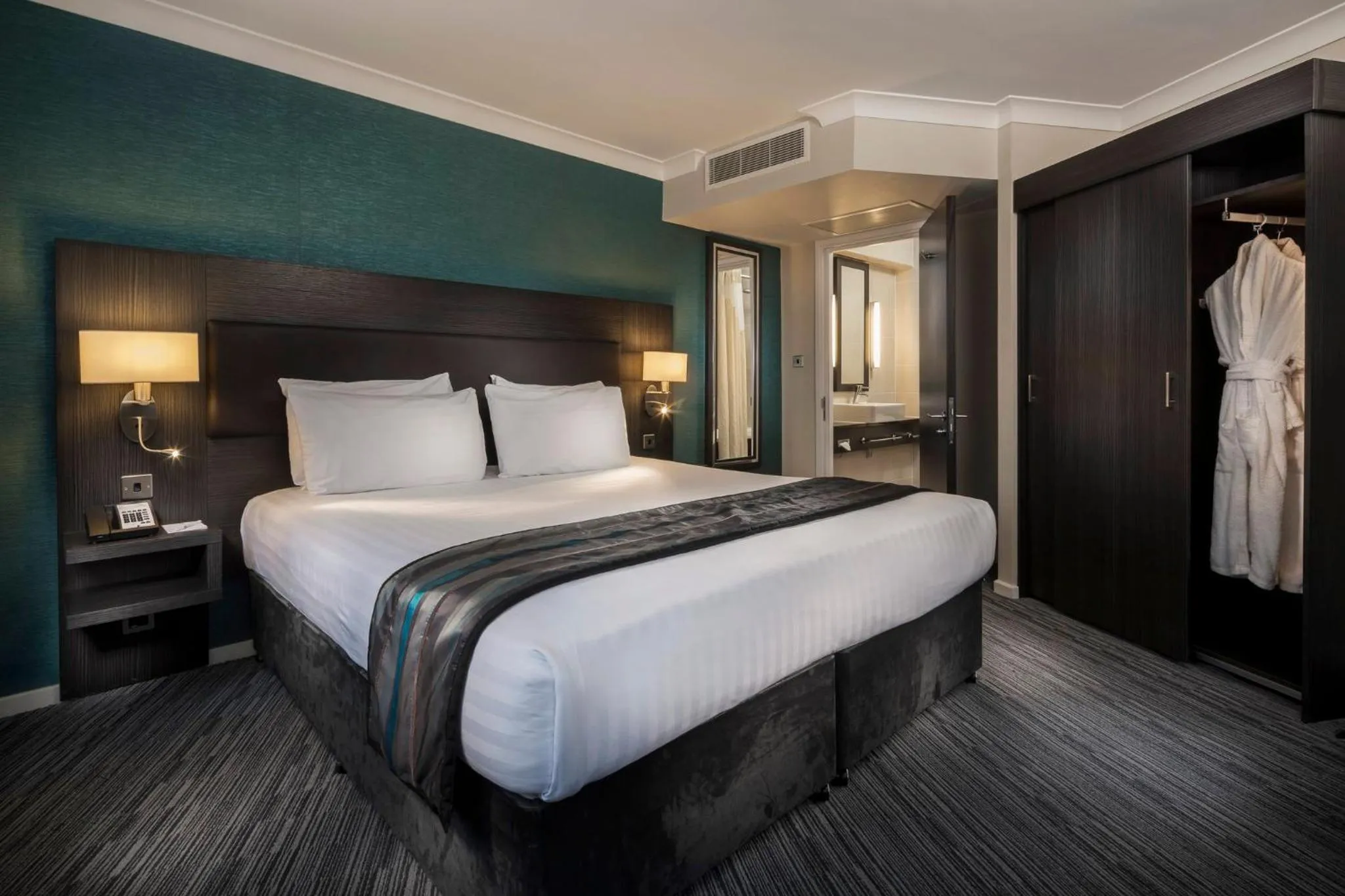 Bedroom, Bed in Holiday Inn London Gatwick - Worth by IHG