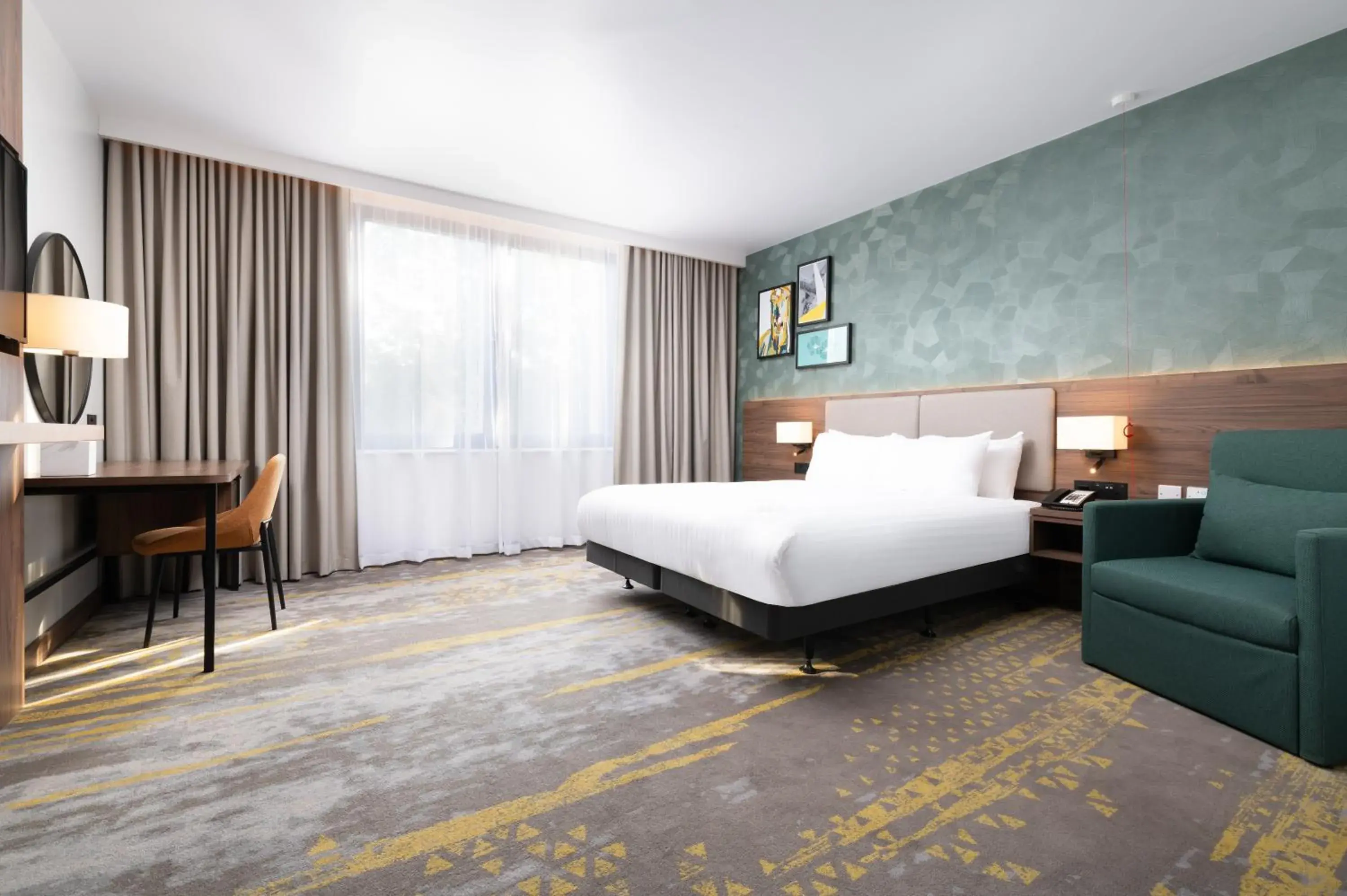 Standard Double Room - Disability Access in Holiday Inn London Gatwick - Worth by IHG Standard Double Room - Disability Access in Holiday Inn London Gatwick - Worth by IHG