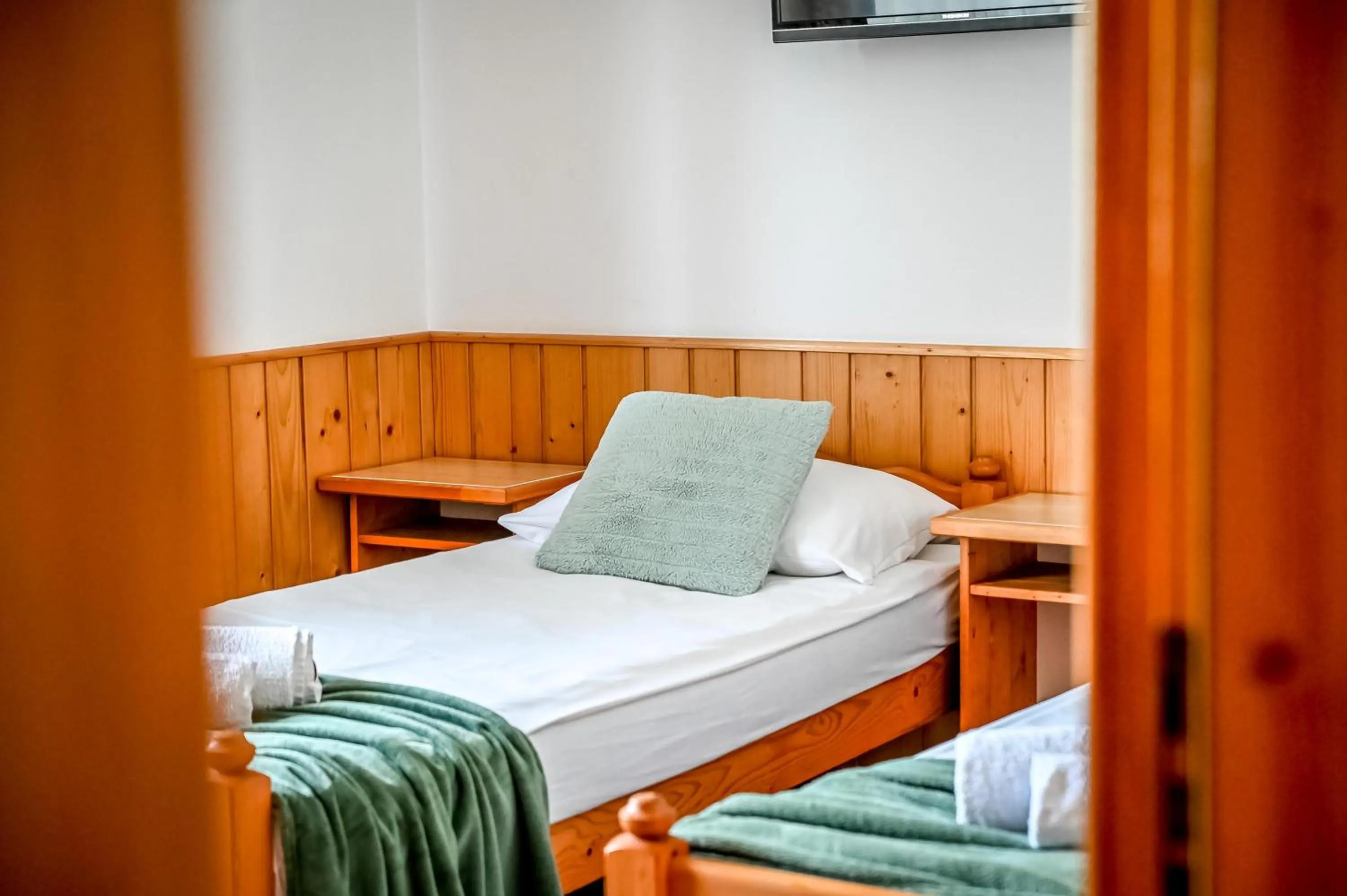 Photo of the whole room, Bed in U Króla