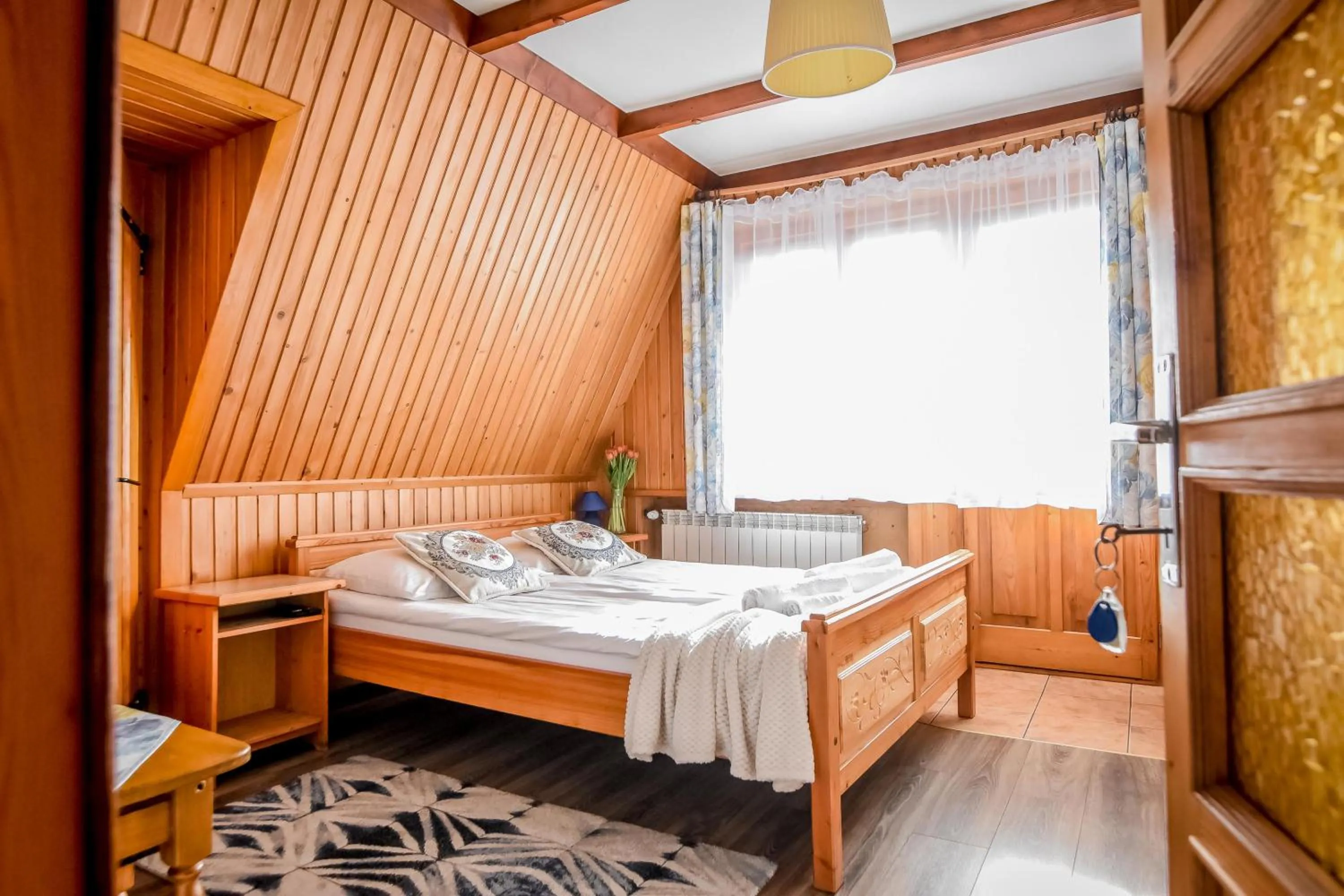 Photo of the whole room, Bed in U Króla