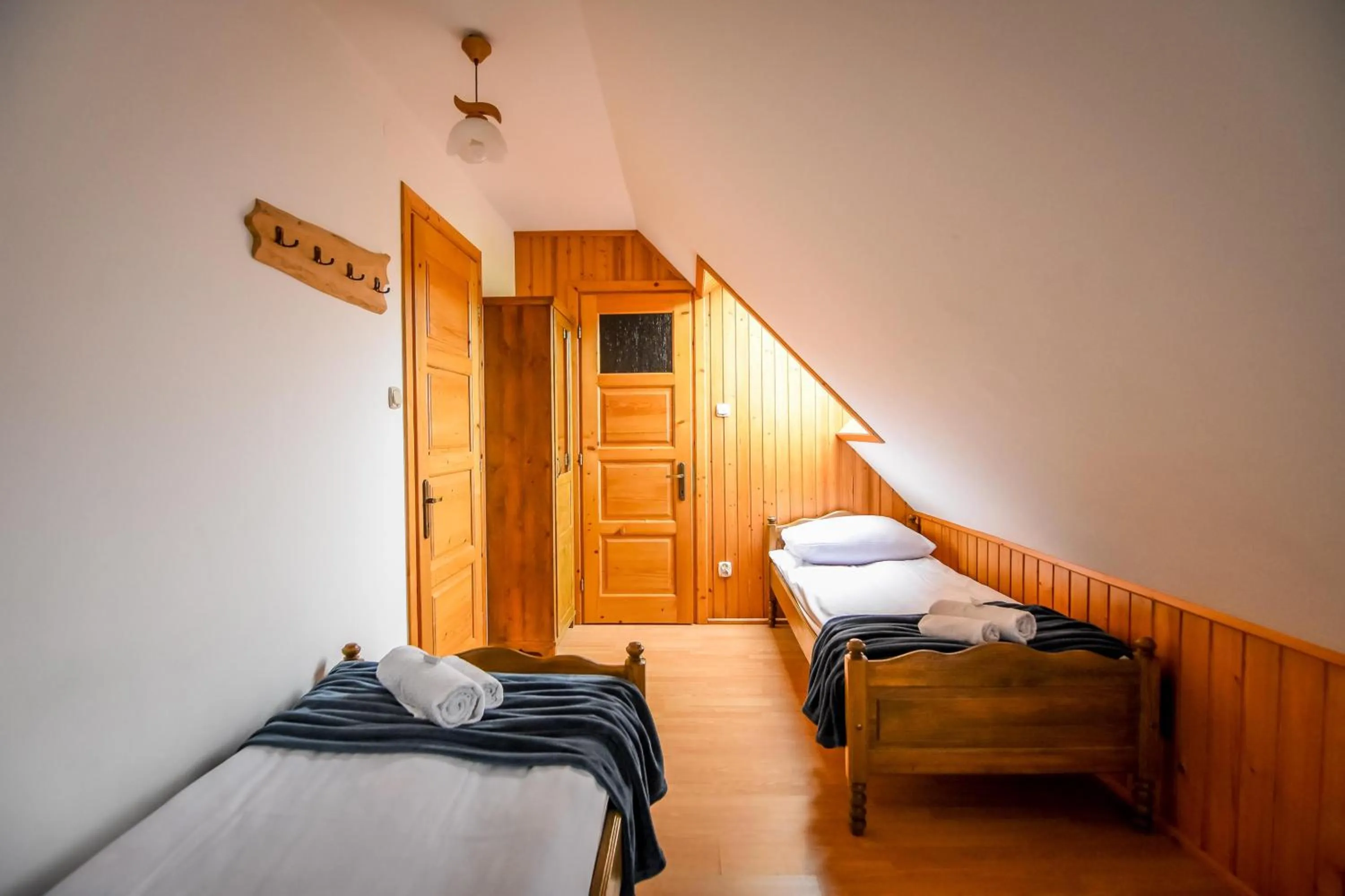 Photo of the whole room, Bed in U Króla