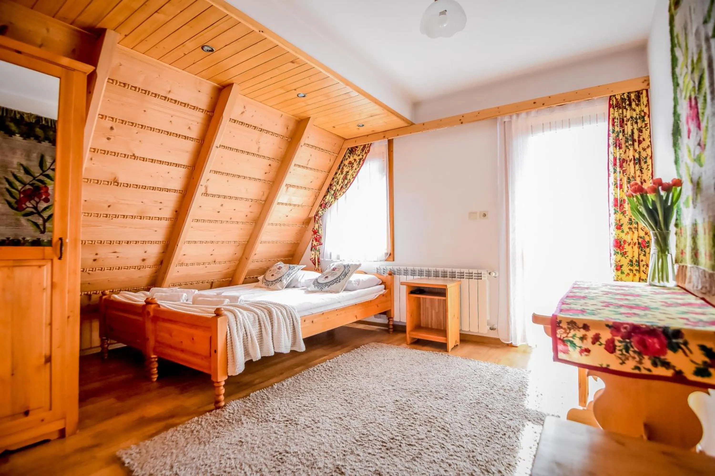 Photo of the whole room, Bed in U Króla